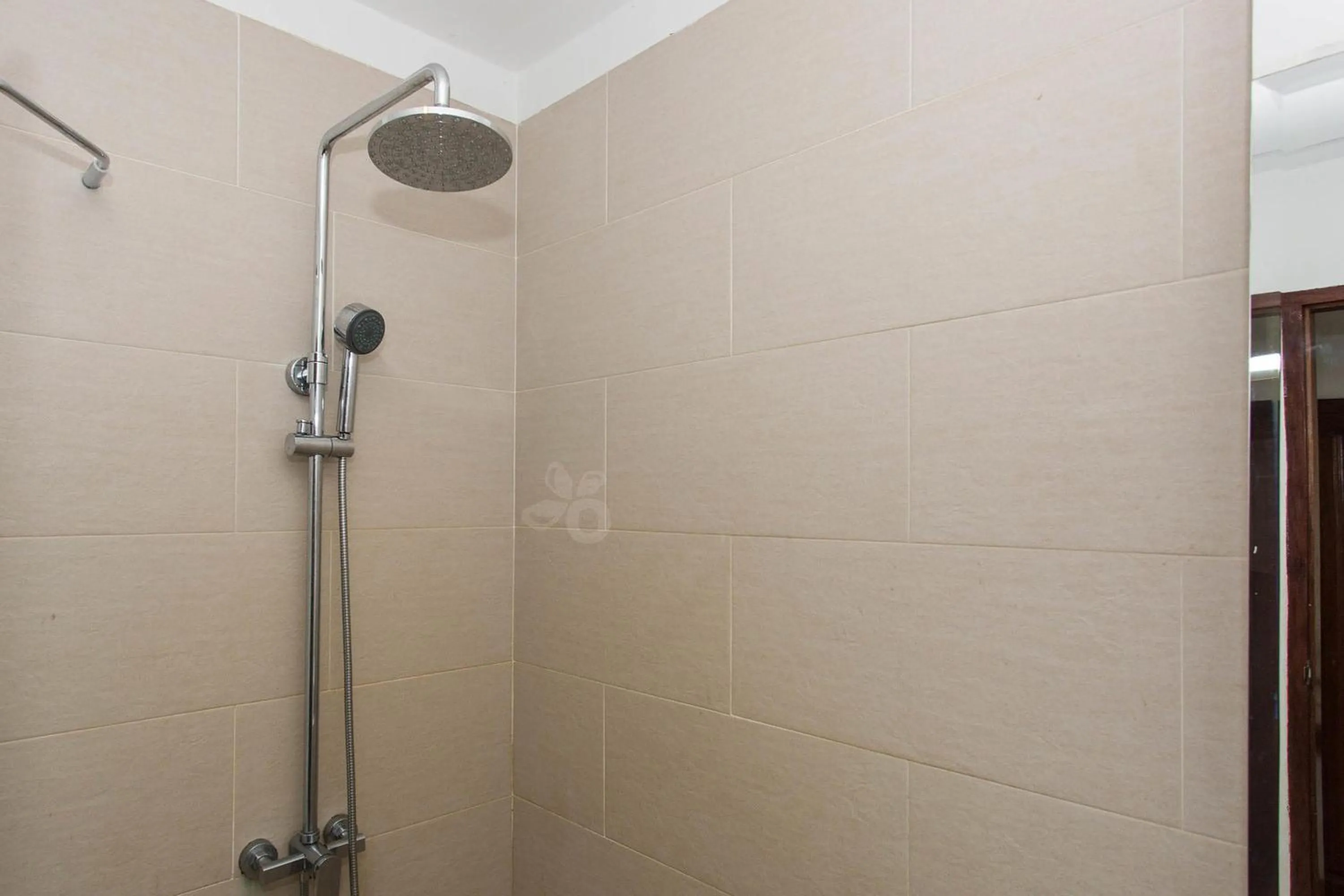 Shower in Apsara Centrepole Hotel