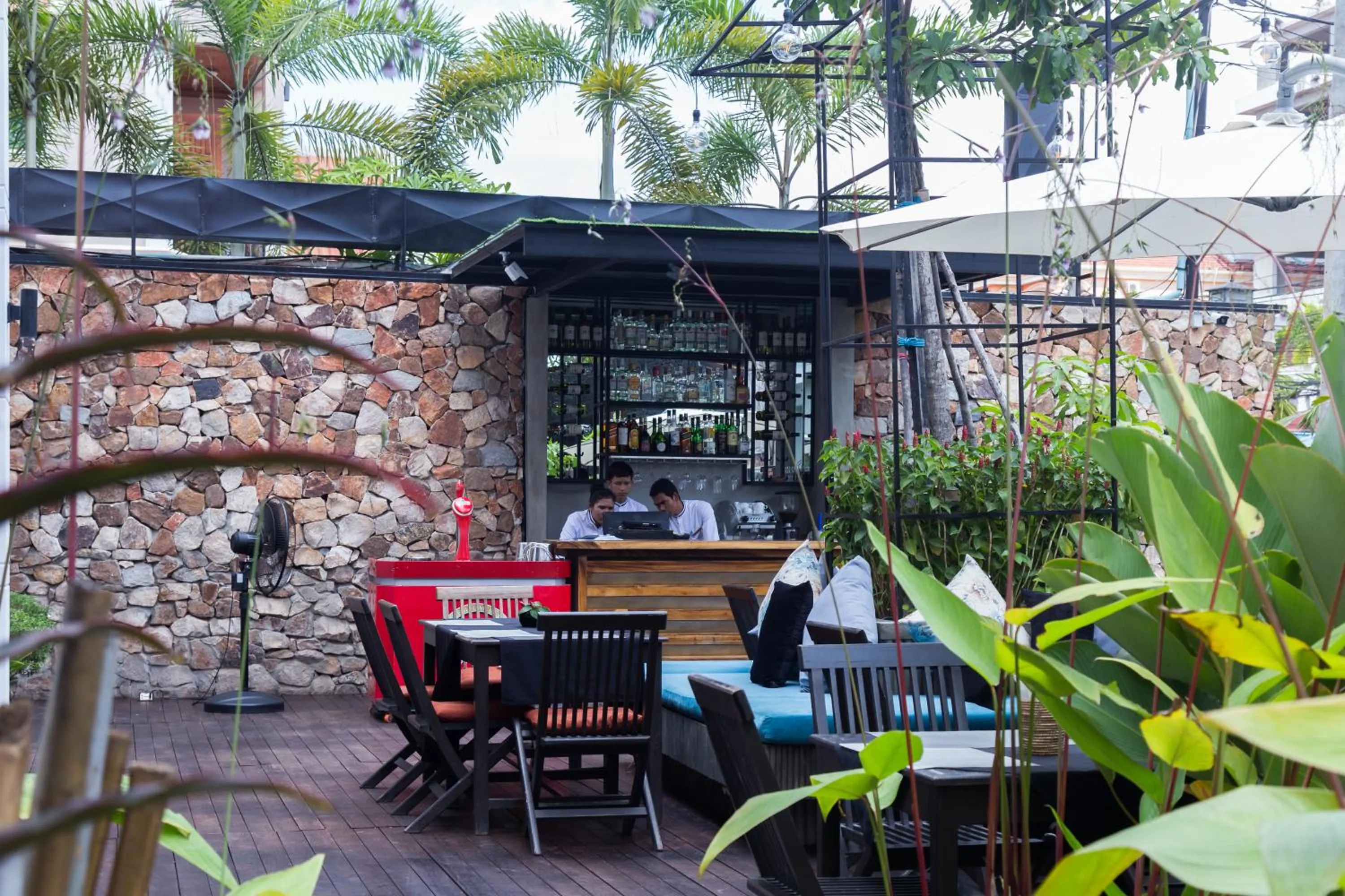 Restaurant/places to eat in Apsara Centrepole Hotel