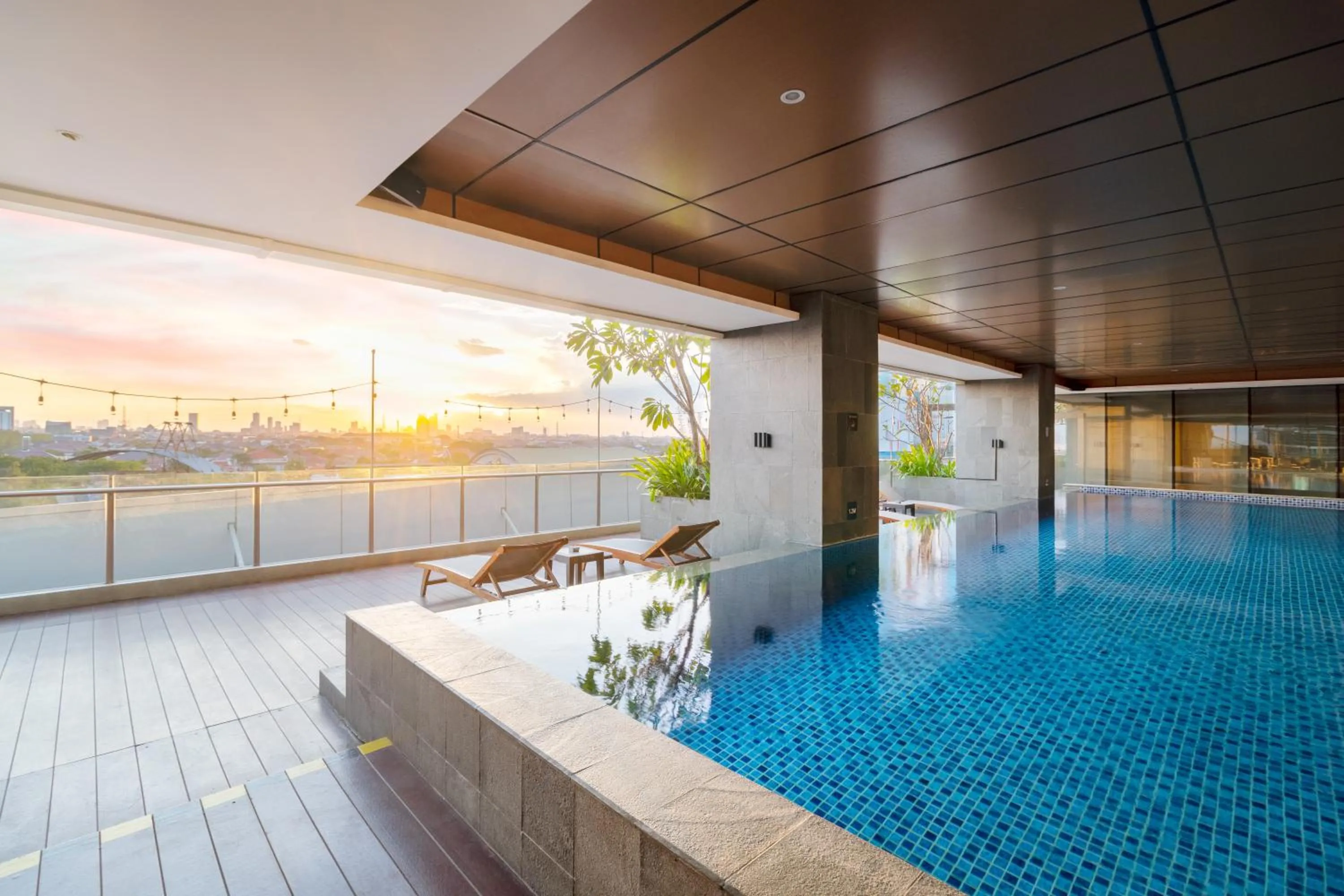 Swimming pool in Oakwood Hotel & Residence Surabaya