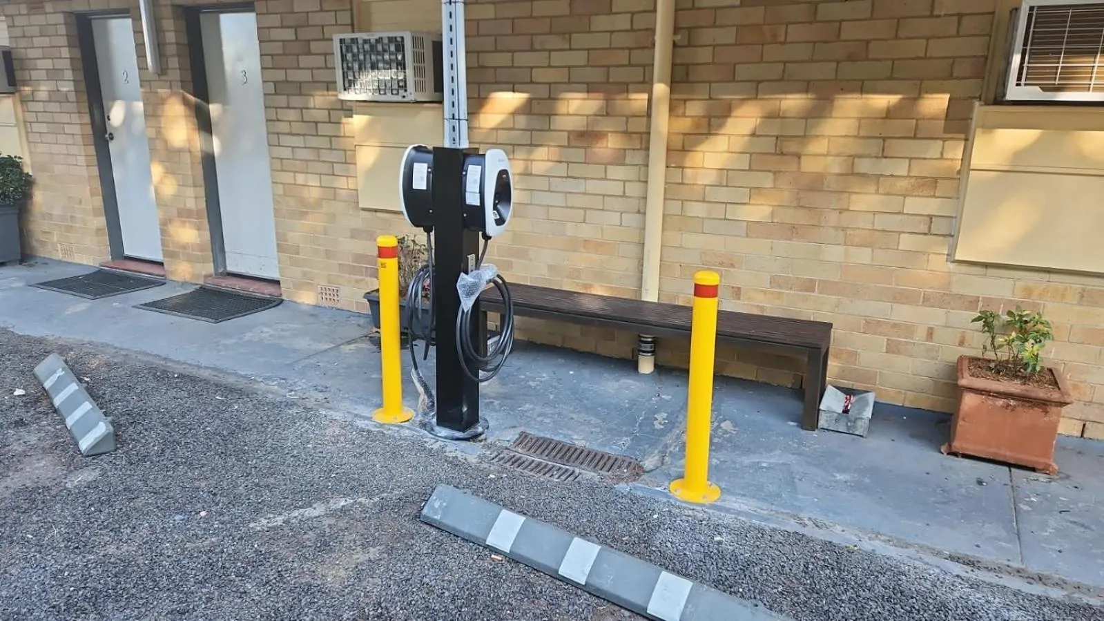 Property building in Blue Mountains Highway Motel