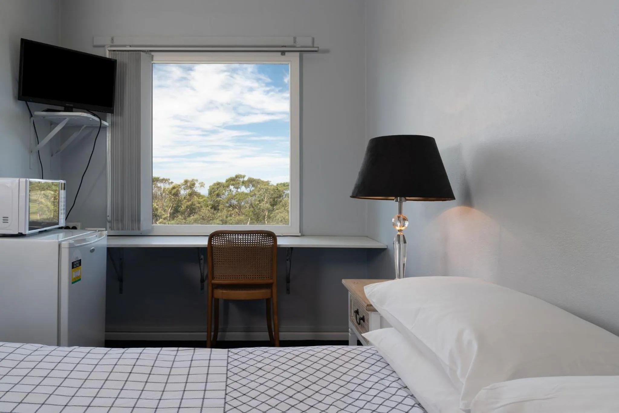 Bed in Blue Mountains Highway Motel