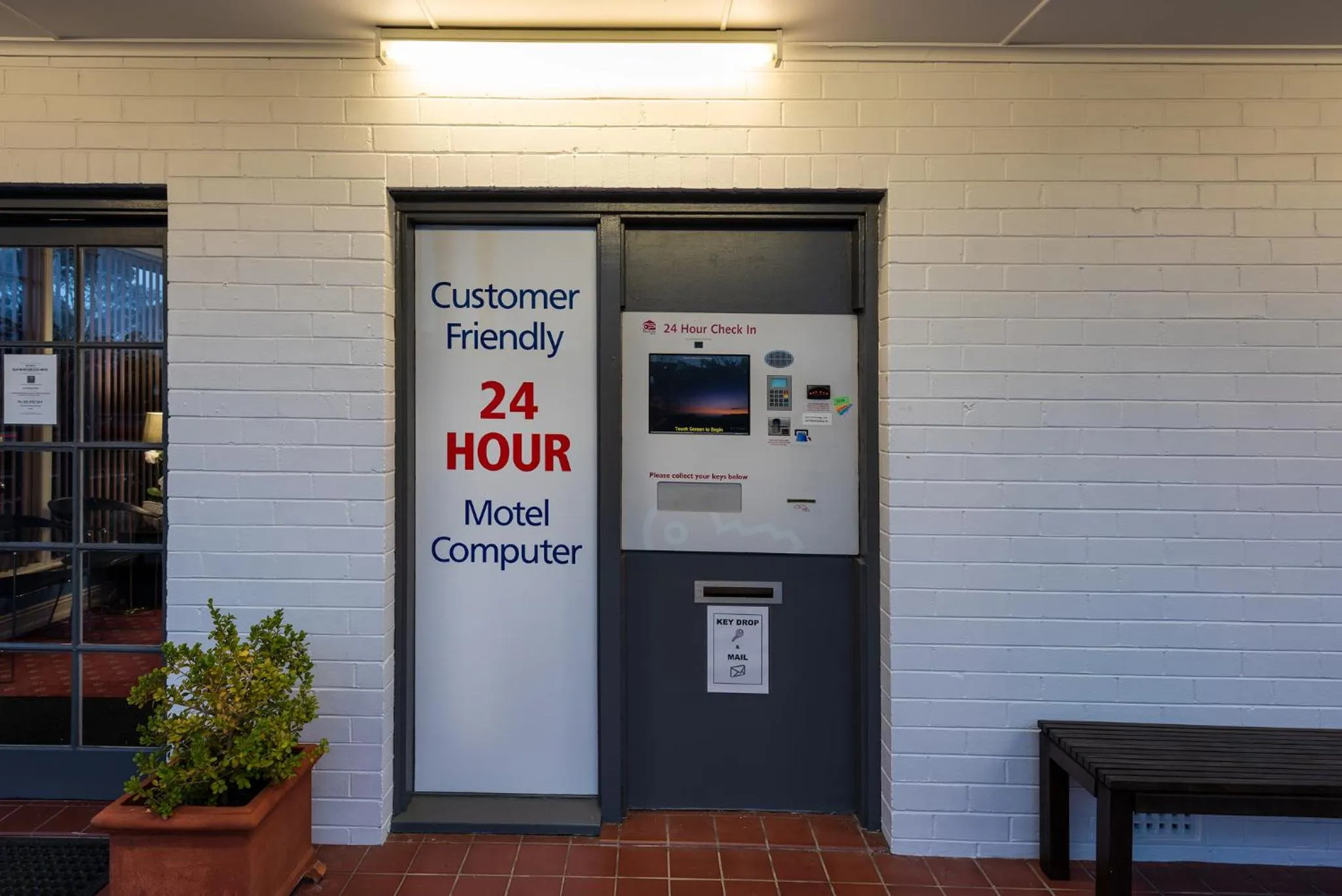 Property building in Blue Mountains Highway Motel