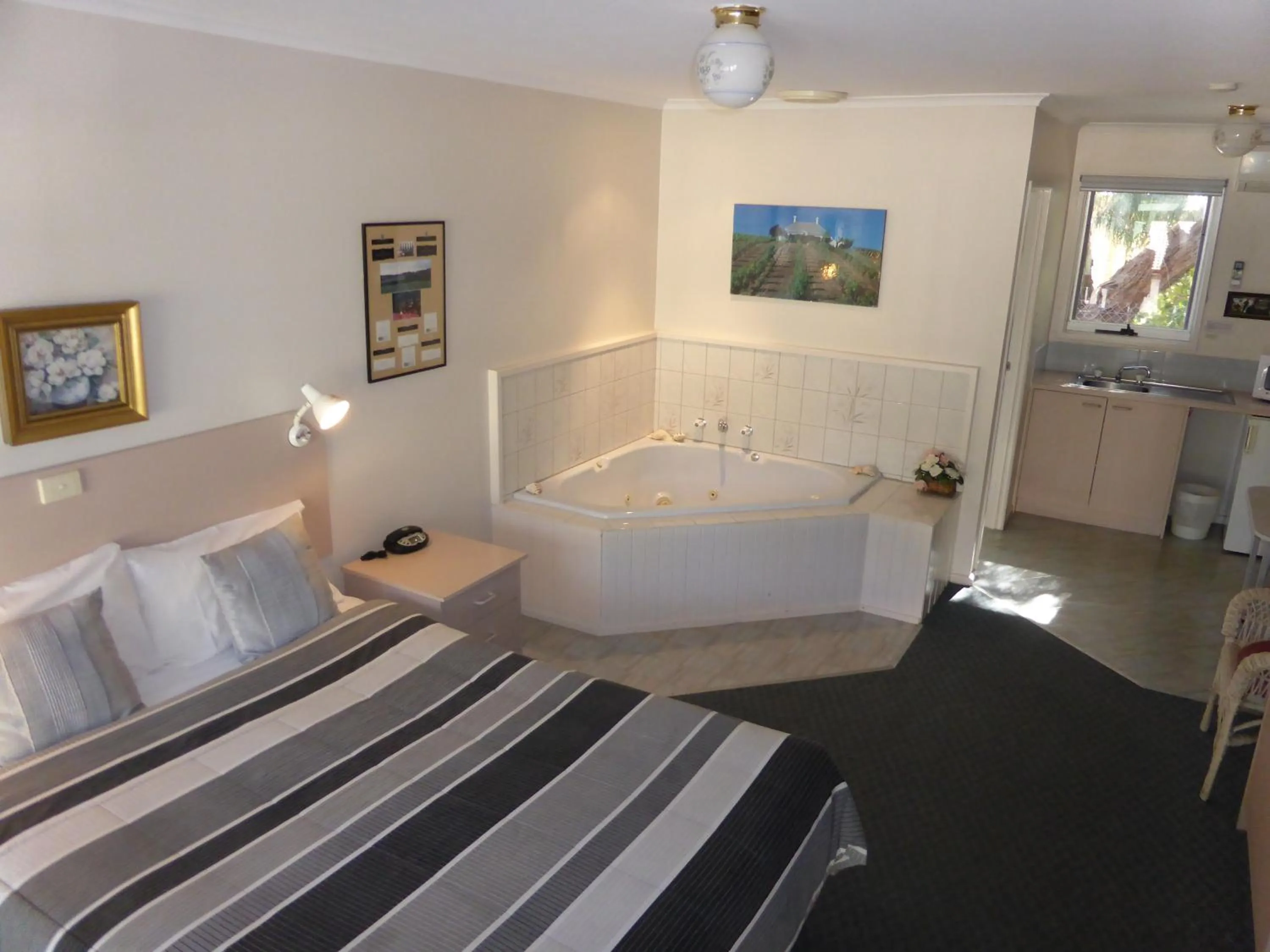 Other, Bed in The Balnarring Motel