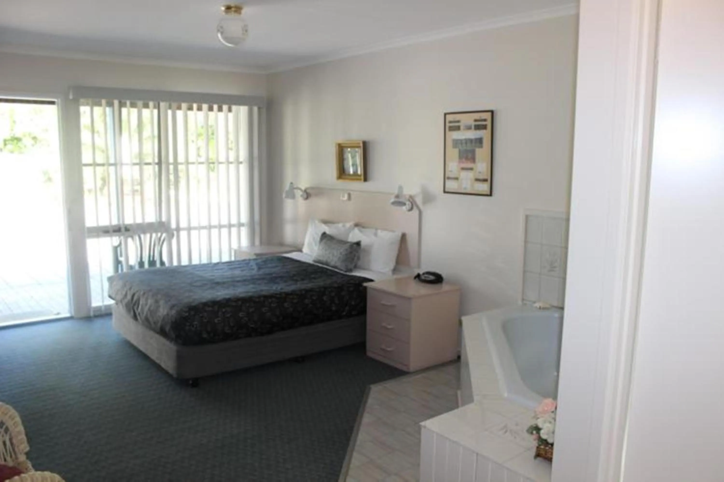 Day, Bed in The Balnarring Motel