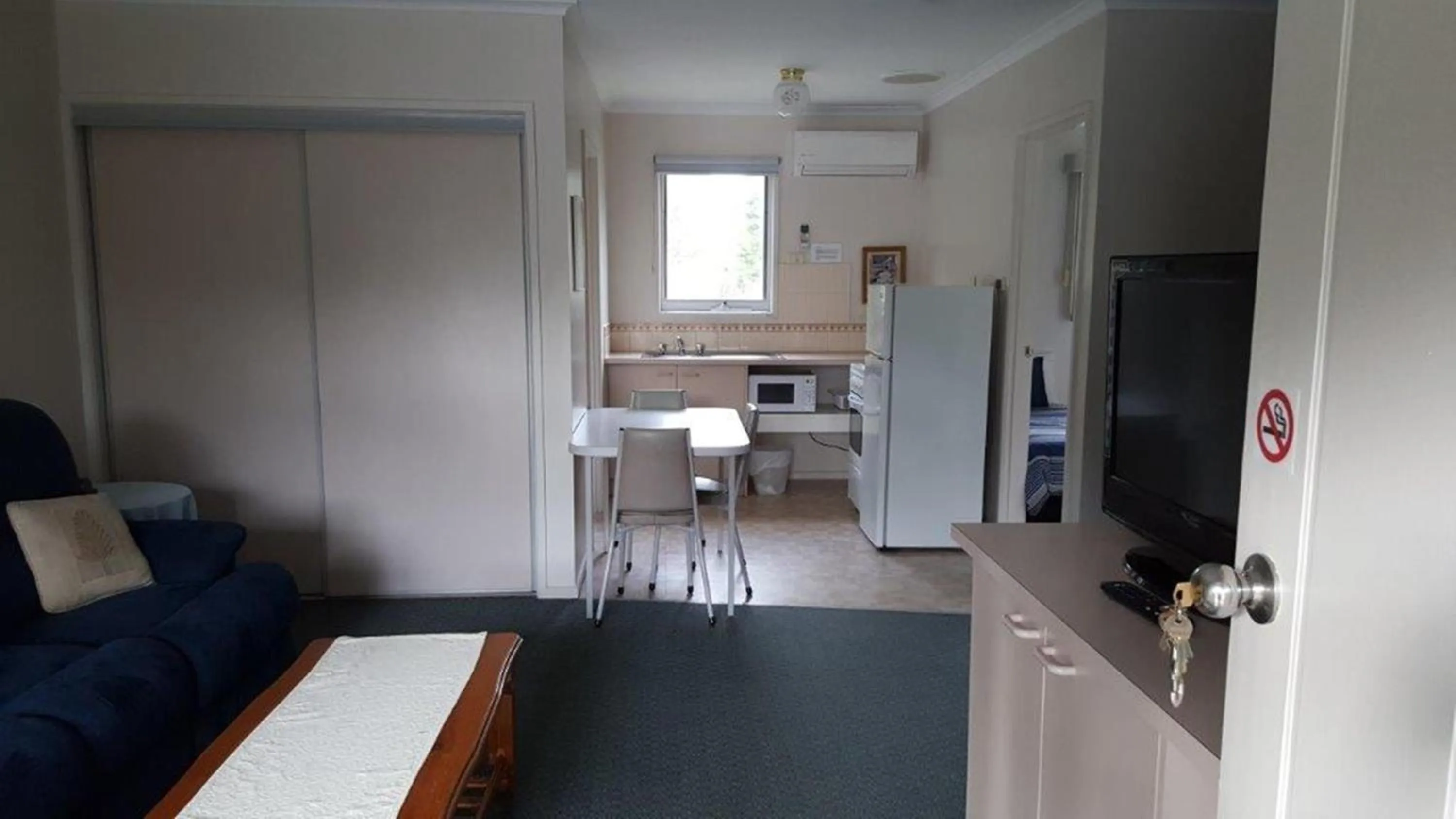 Living room in The Balnarring Motel