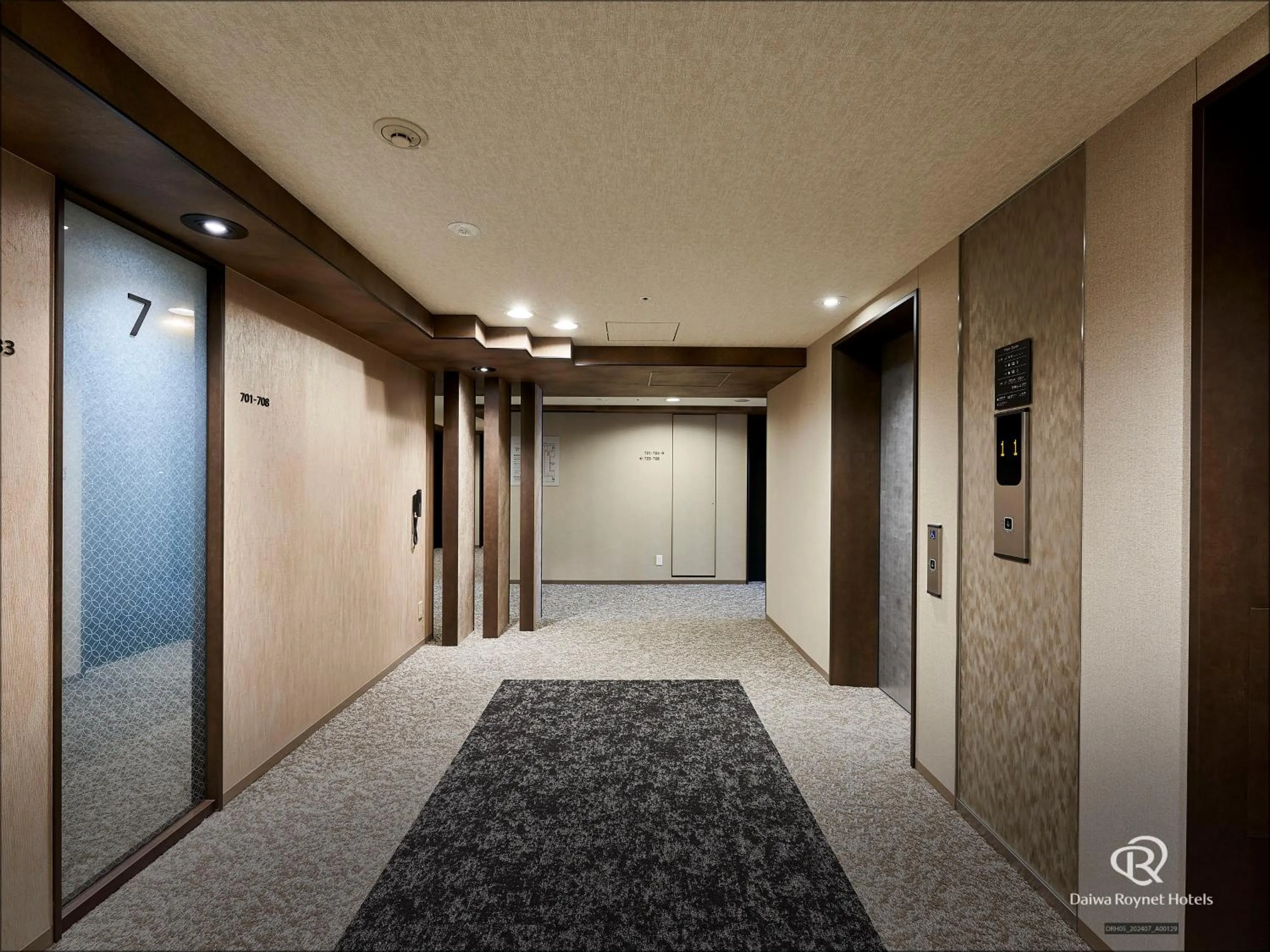 elevator in Daiwa Roynet Hotel Kyoto-Hachijoguchi