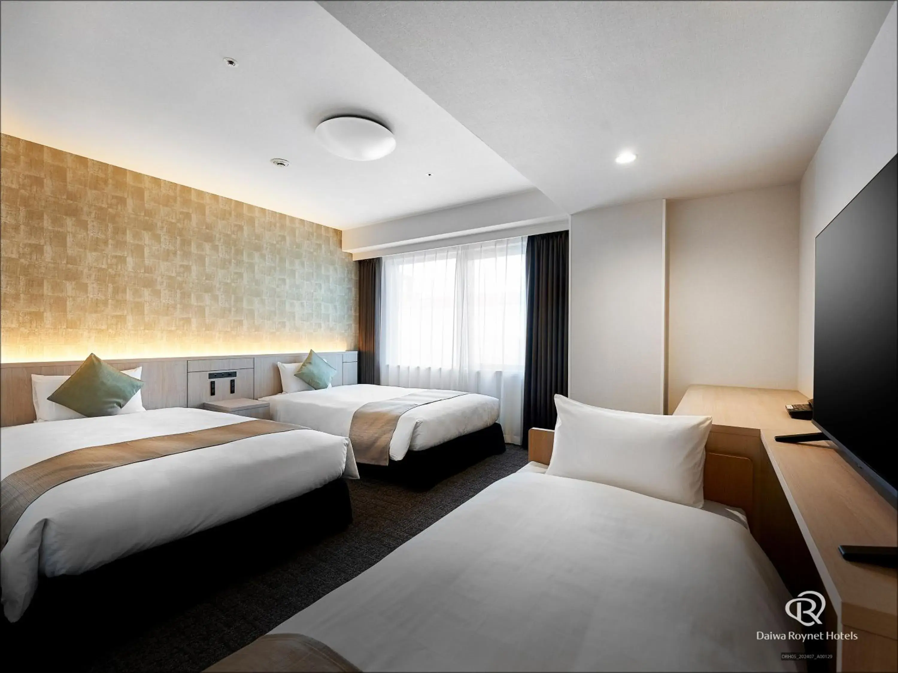 Universal Twin Room with Extra Bed - Non-Smoking in Daiwa Roynet Hotel Kyoto-Hachijoguchi Universal Twin Room with Extra Bed - Non-Smoking in Daiwa Roynet Hotel Kyoto-Hachijoguchi