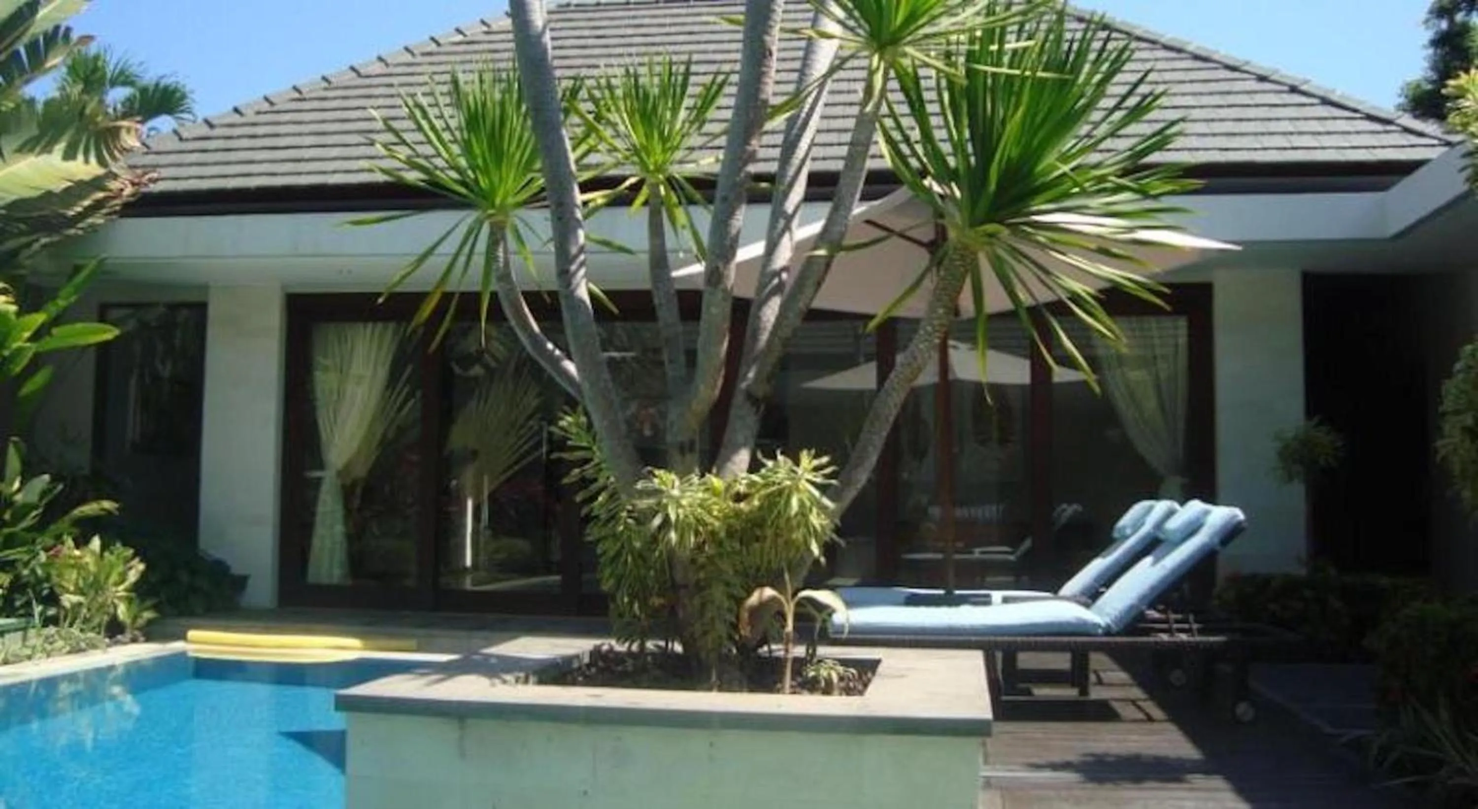 Swimming pool in Villa Kejora 10