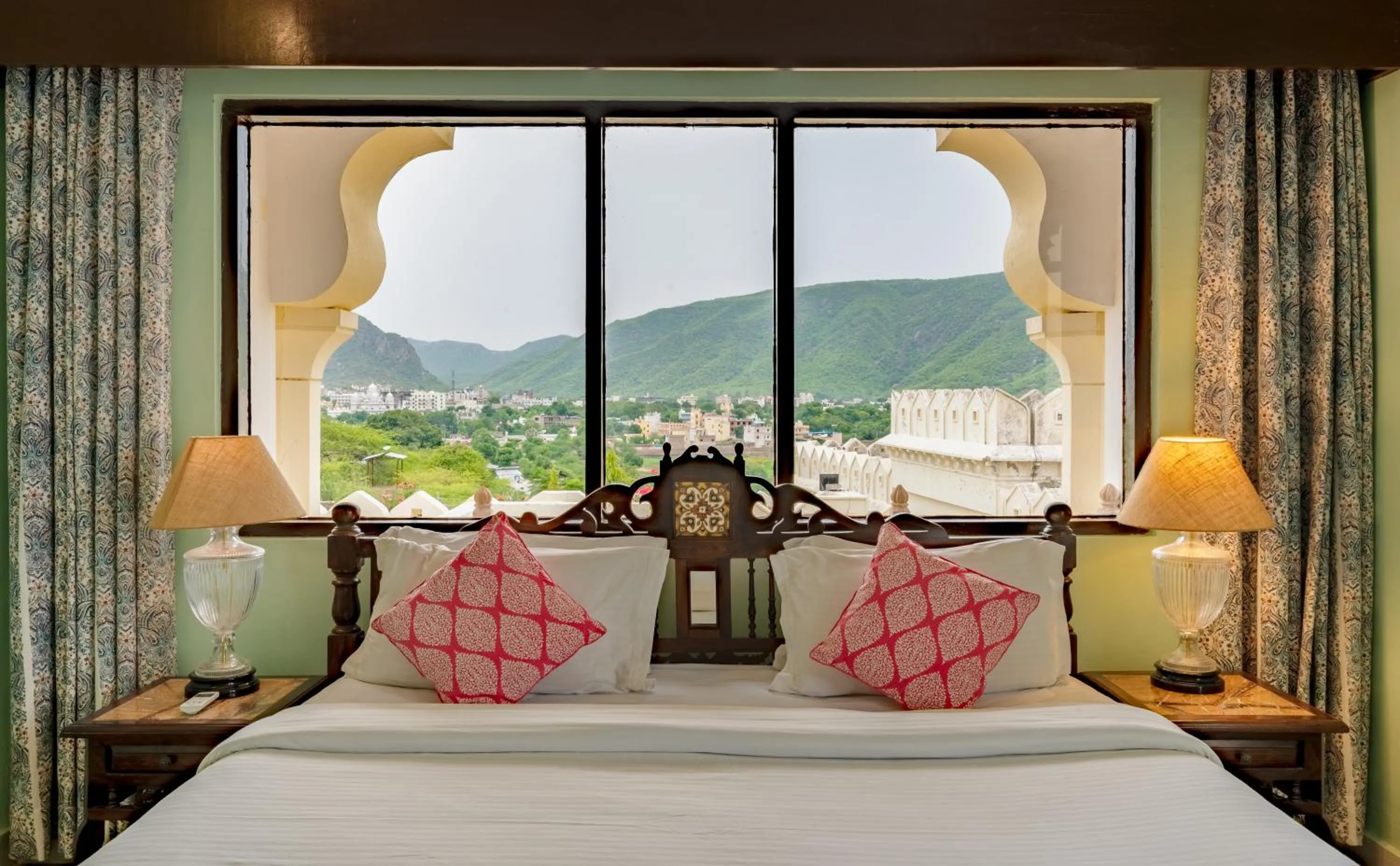 Bed in Gulaab Niwaas Palace