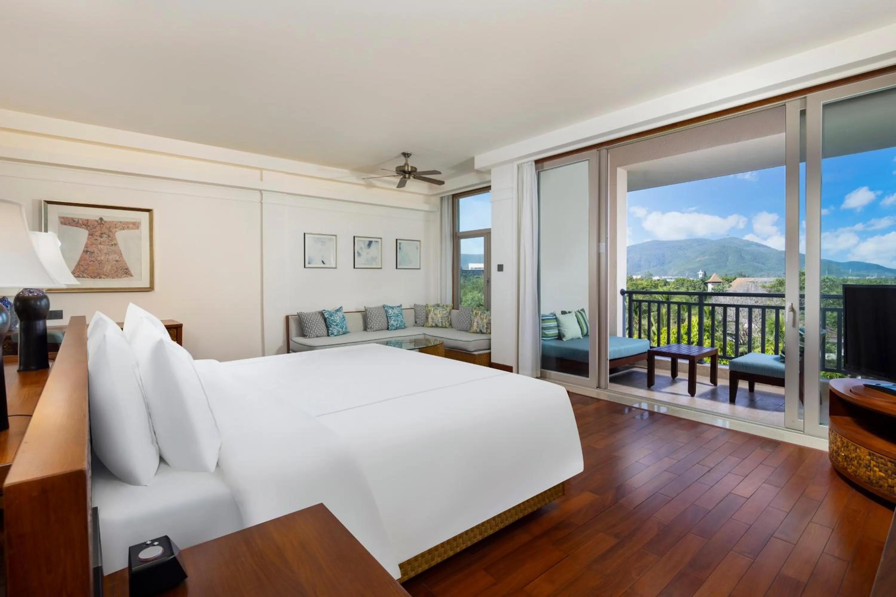 Bedroom, Bed in Swissôtel Sanya Yalong Bay