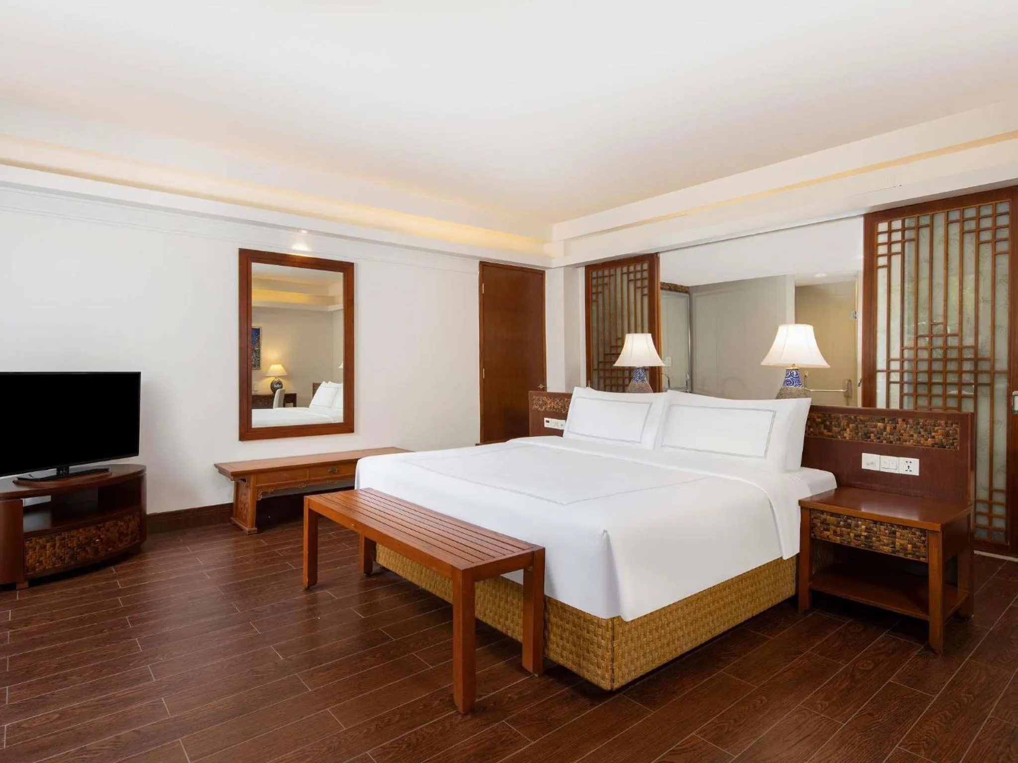 Bedroom, Bed in Swissôtel & Spa Sanya Yalong Bay