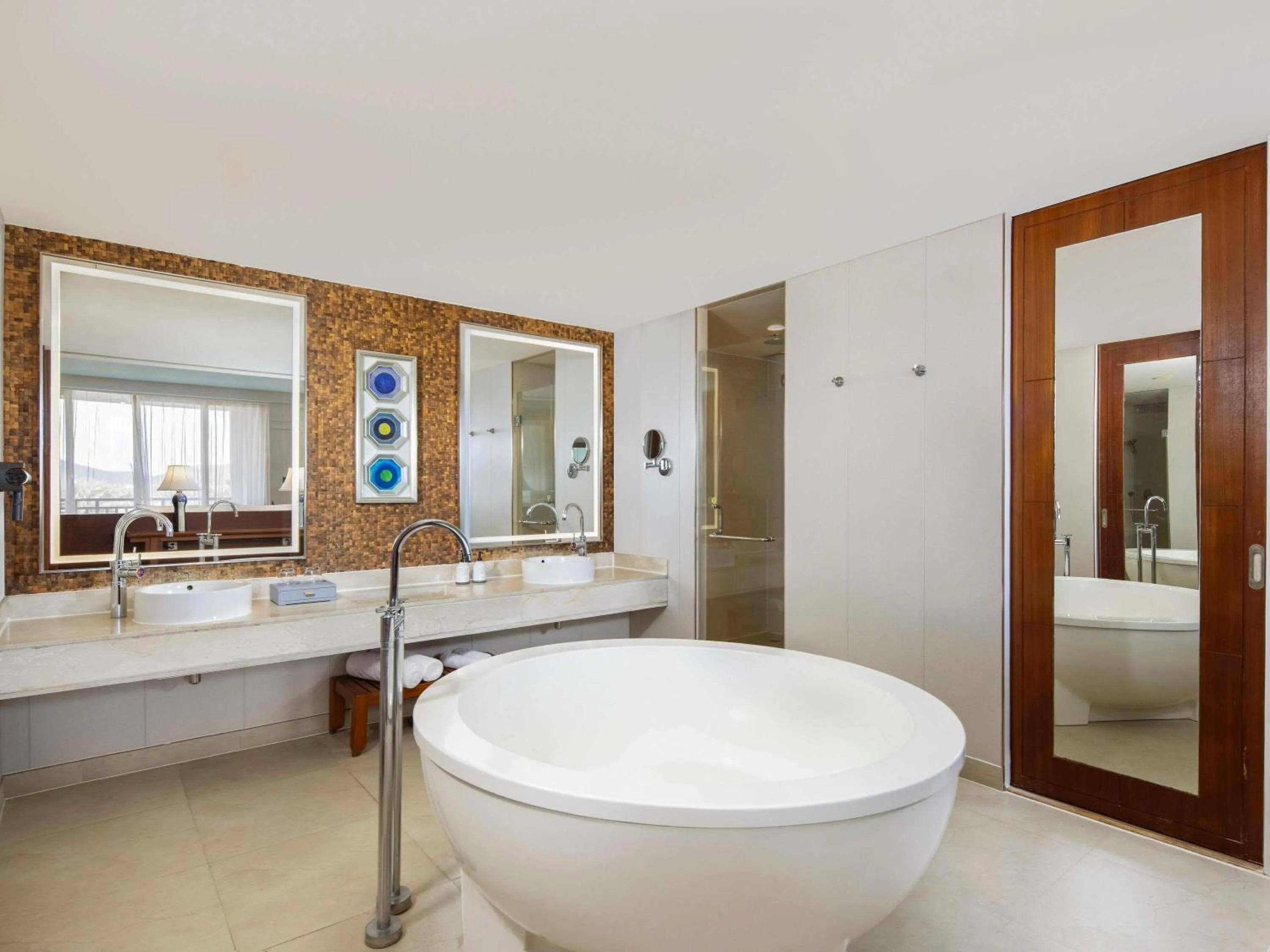 Shower in Swissôtel Sanya Yalong Bay