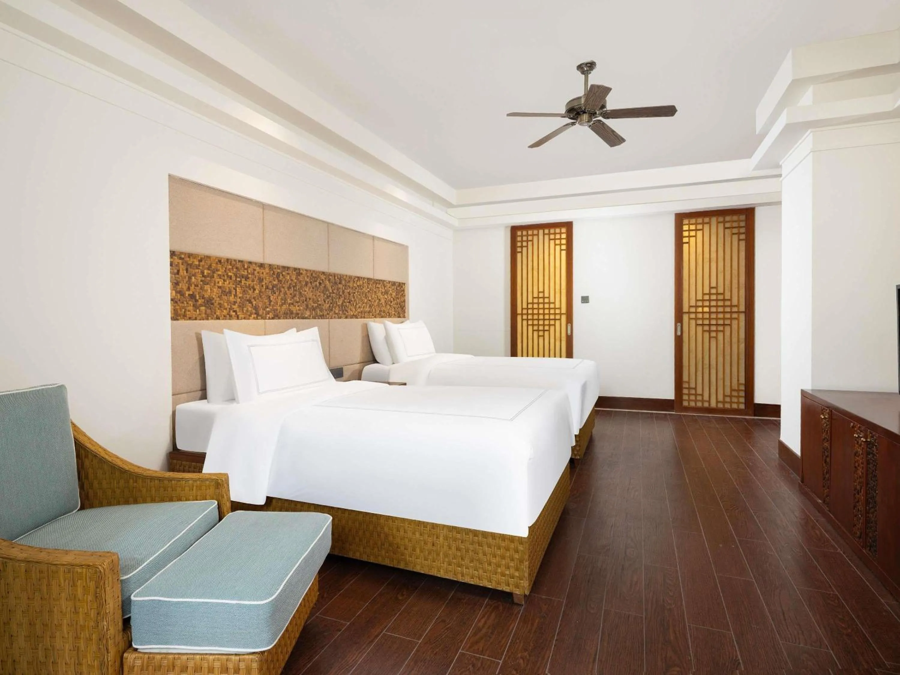 Photo of the whole room, Bed in Swissôtel Sanya Yalong Bay