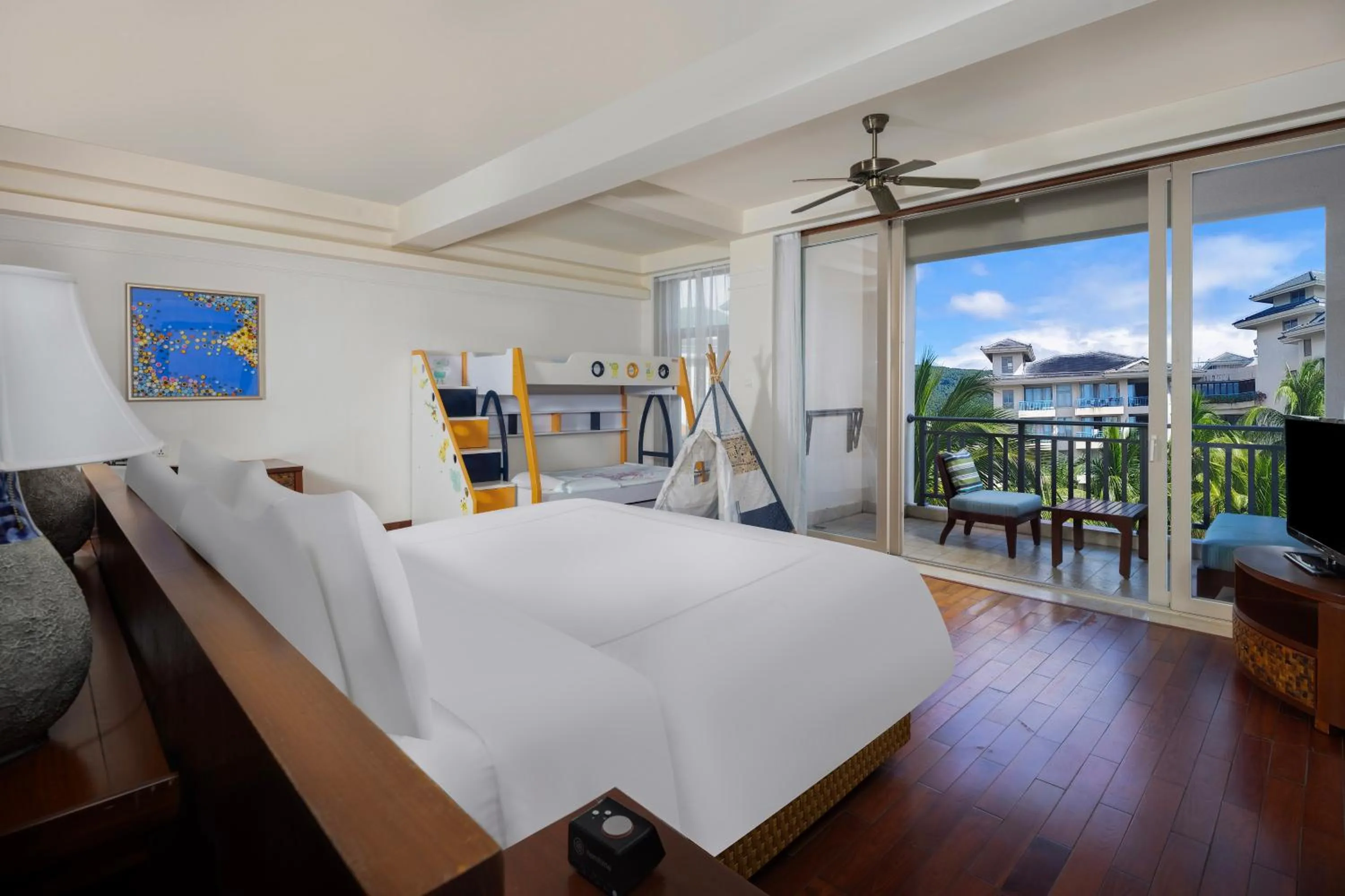 Photo of the whole room in Swissôtel Sanya Yalong Bay