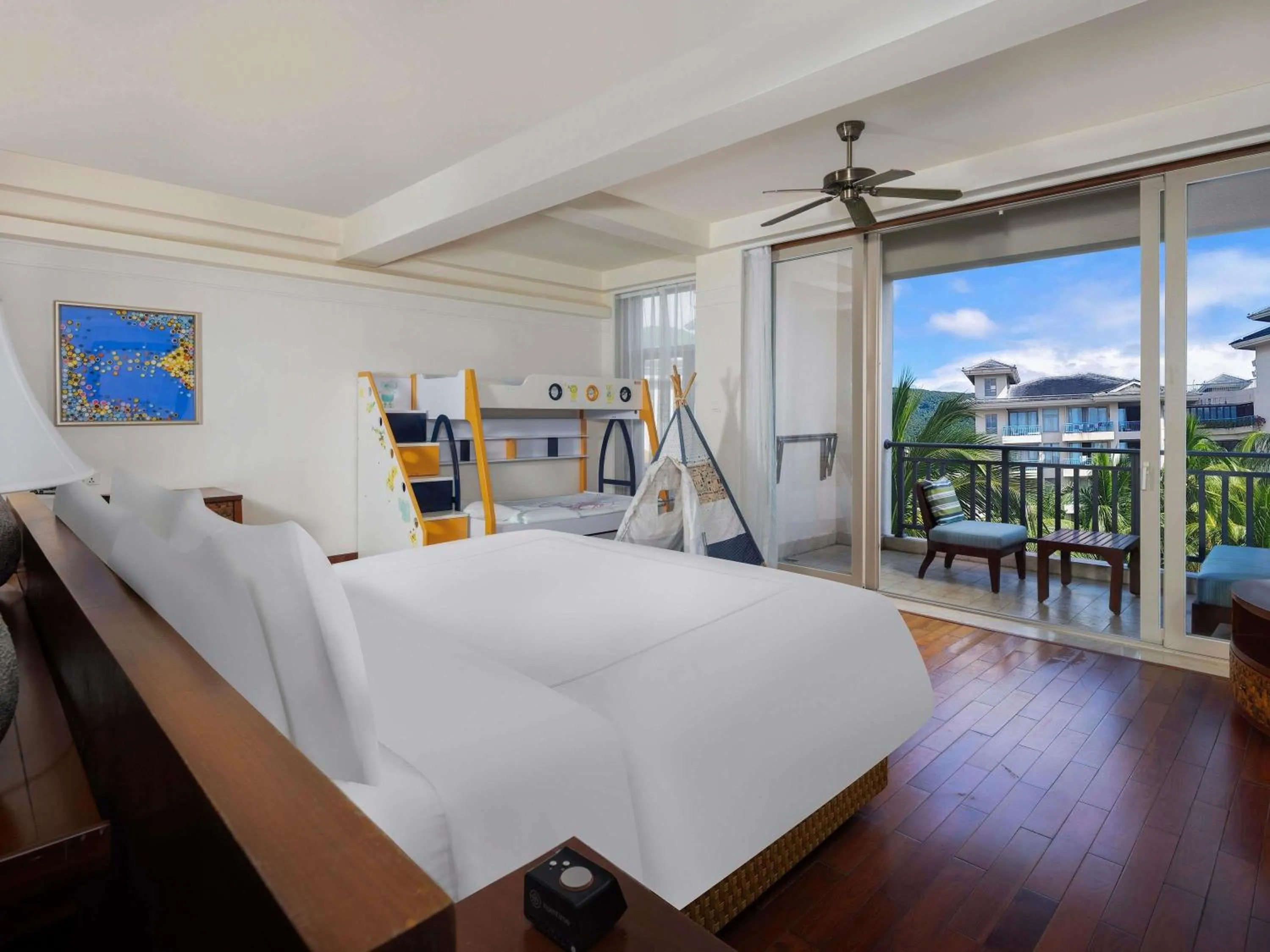 Bedroom, Bed in Swissôtel Sanya Yalong Bay