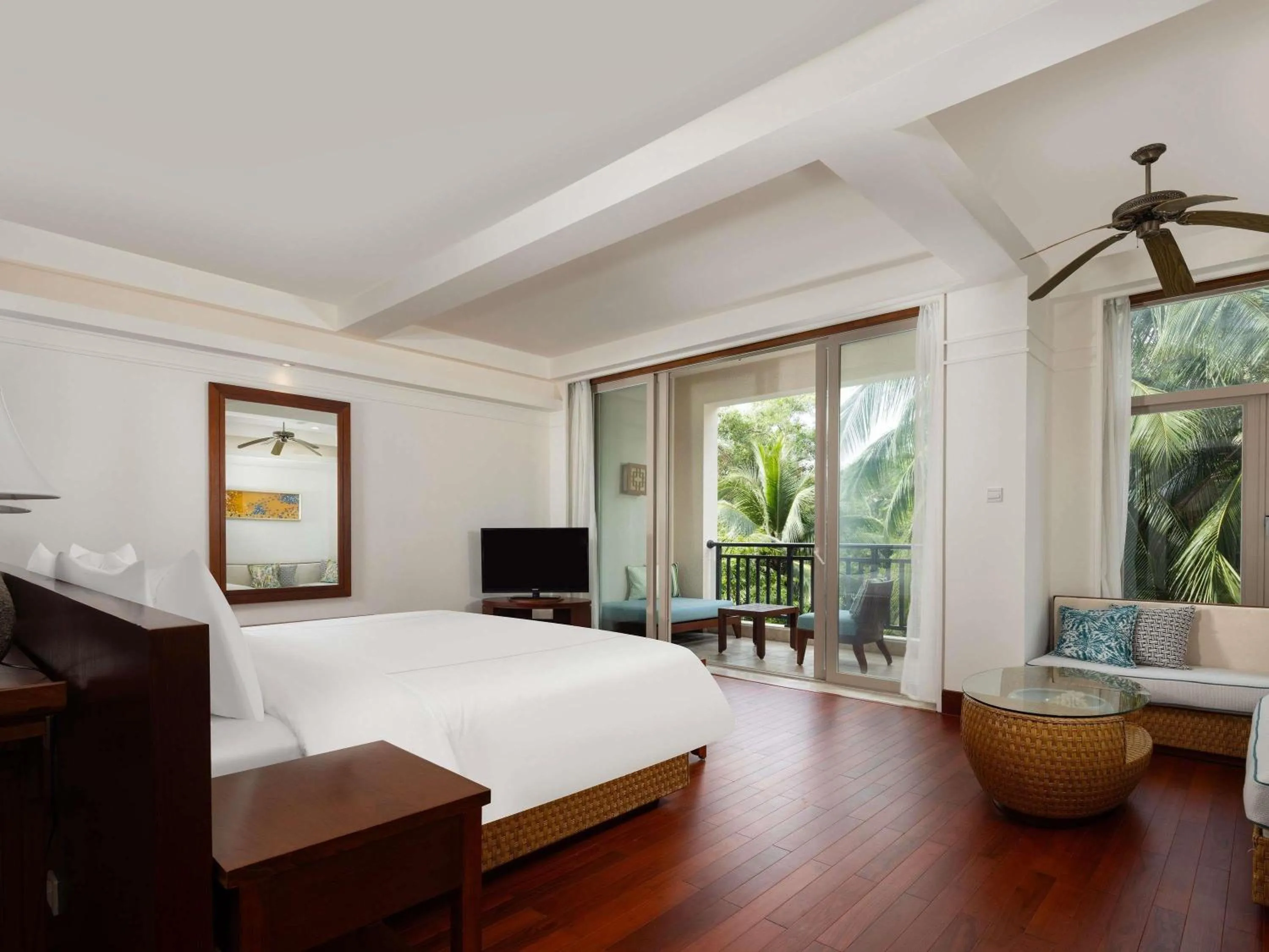 Bedroom, Bed in Swissôtel & Spa Sanya Yalong Bay