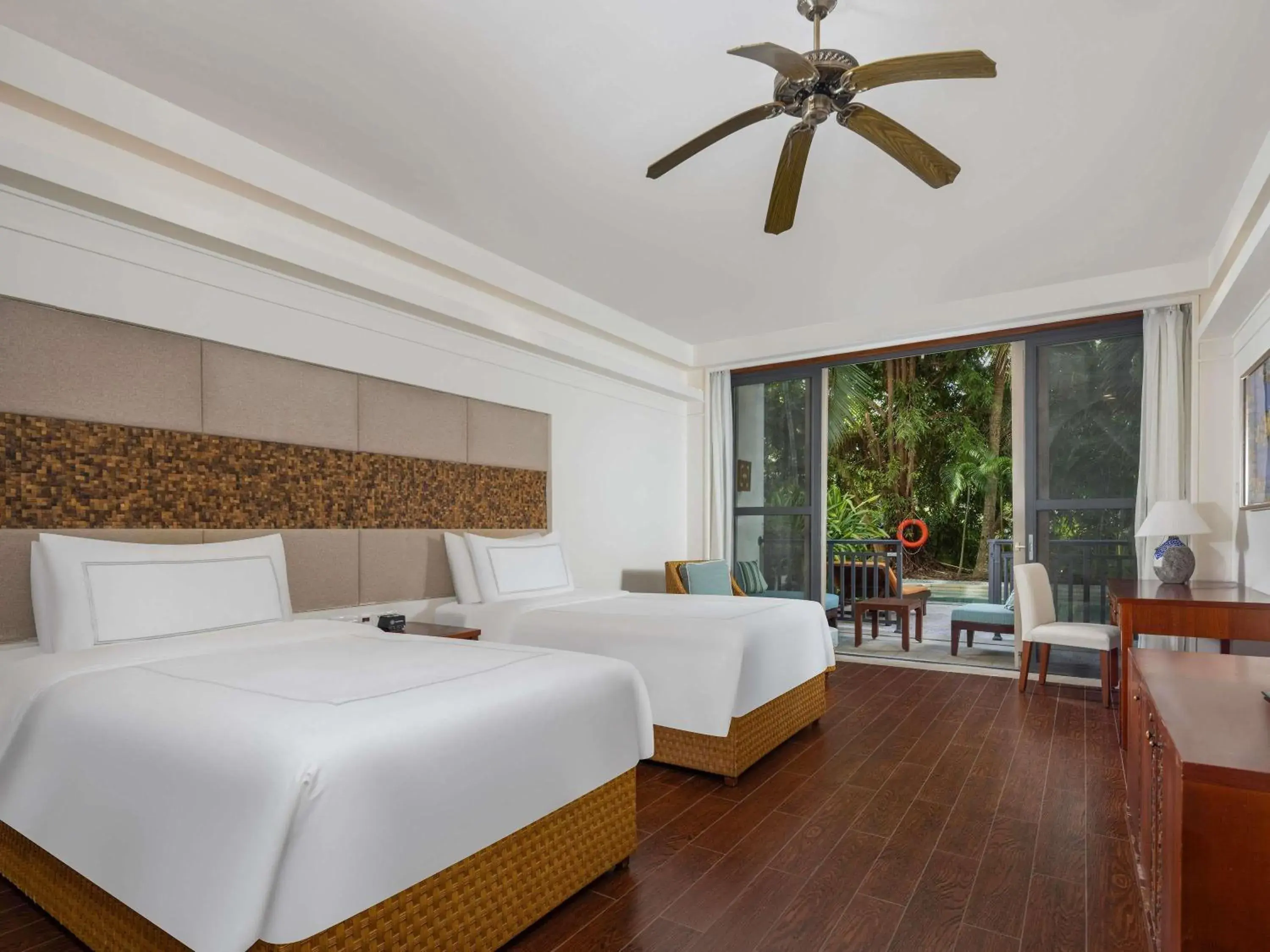 Swiss Signature Twin Room with Swimming Pool in Swissôtel & Spa Sanya Yalong Bay Swiss Signature Twin Room with Swimming Pool in Swissôtel & Spa Sanya Yalong Bay