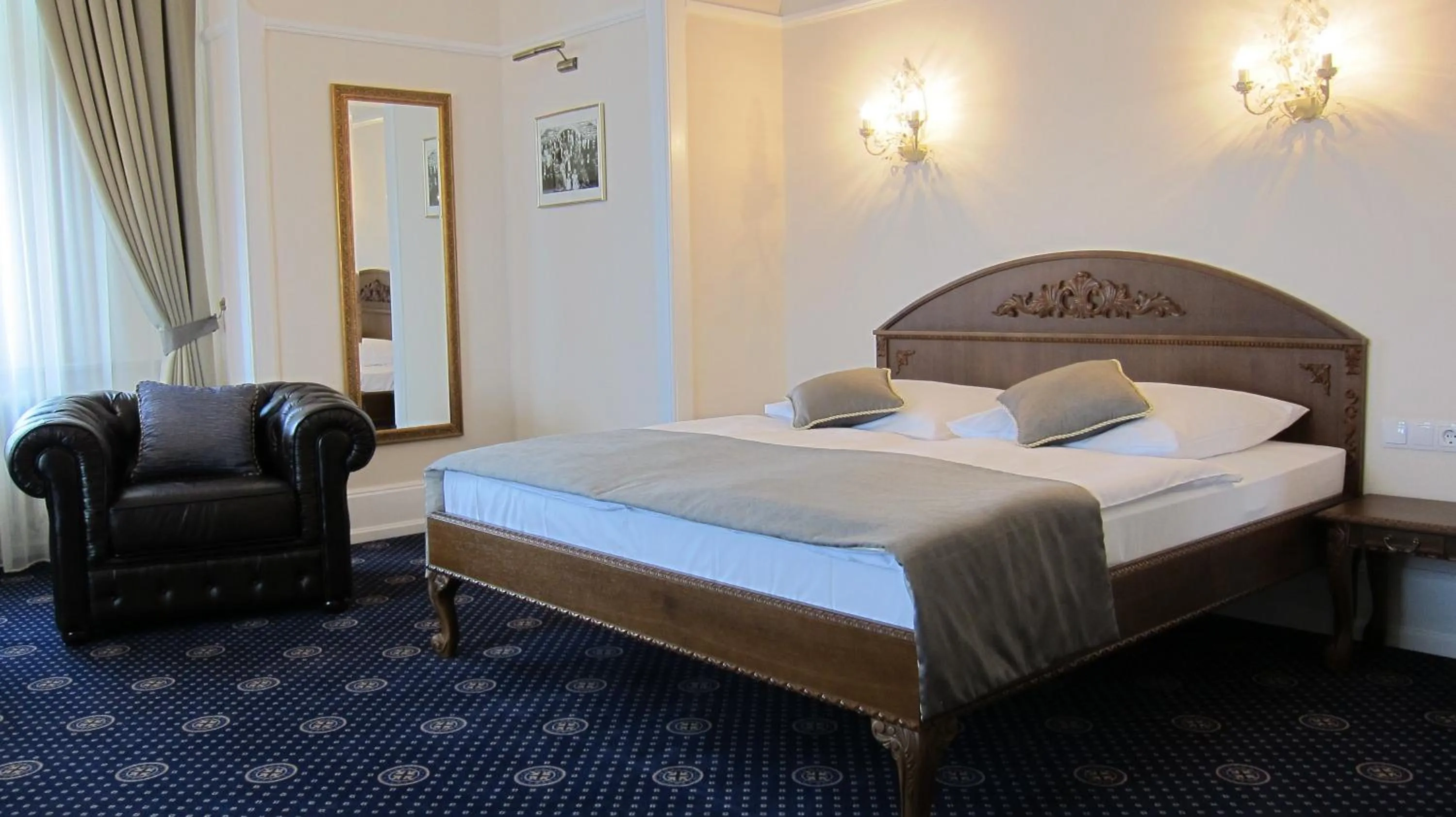 Decorative detail, Bed in Schloss Hotel Wolfsbrunnen