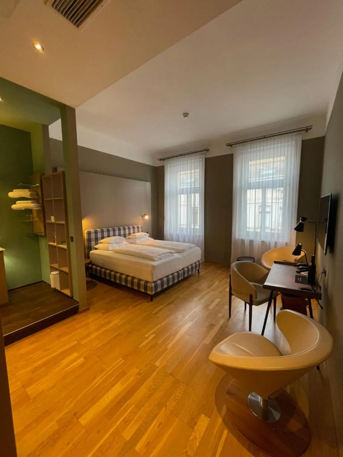 Bathroom, Bed in Hotel Rathaus - Wein & Design