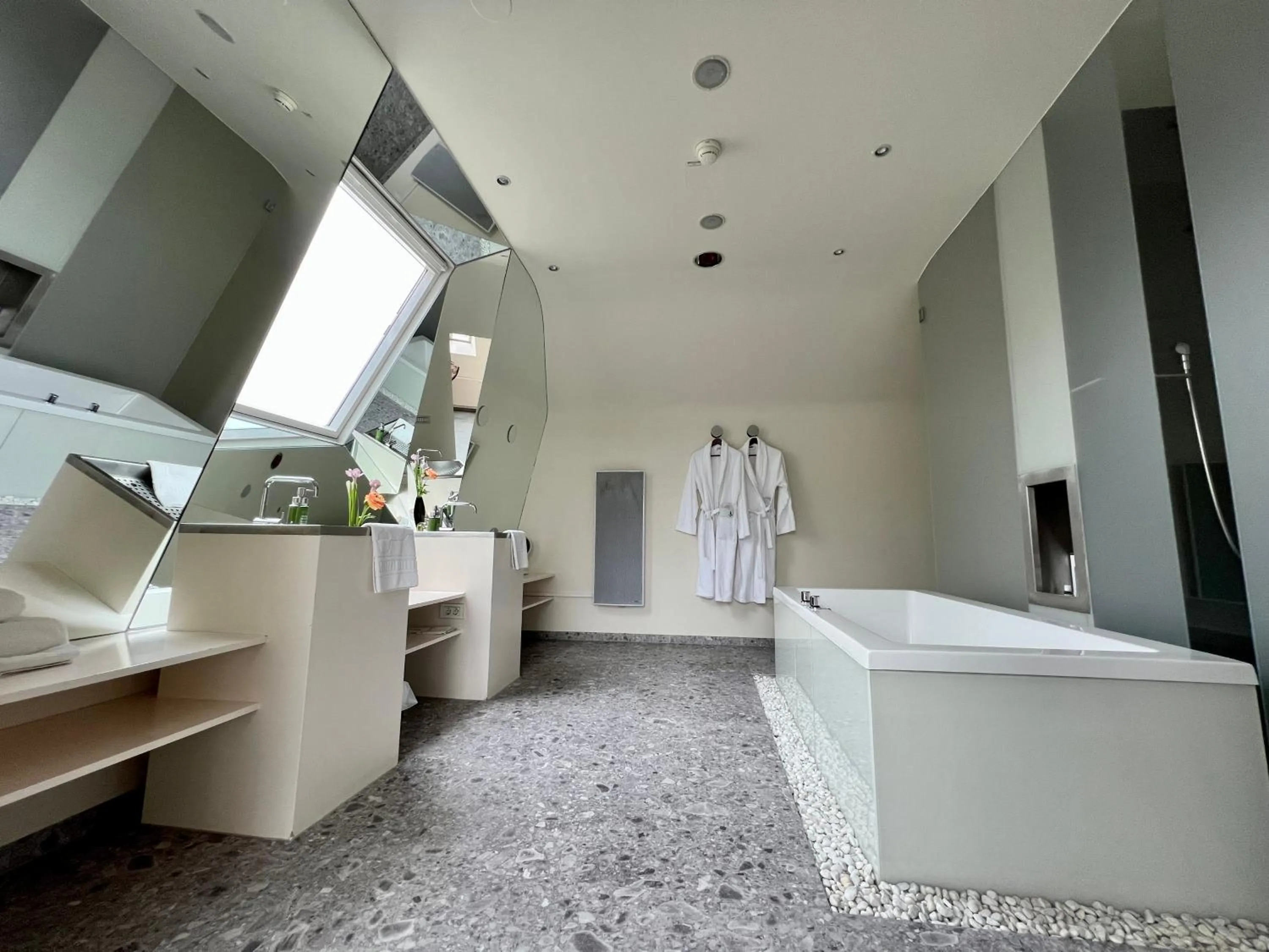 Bathroom, Bed in Hotel Rathaus - Wein & Design