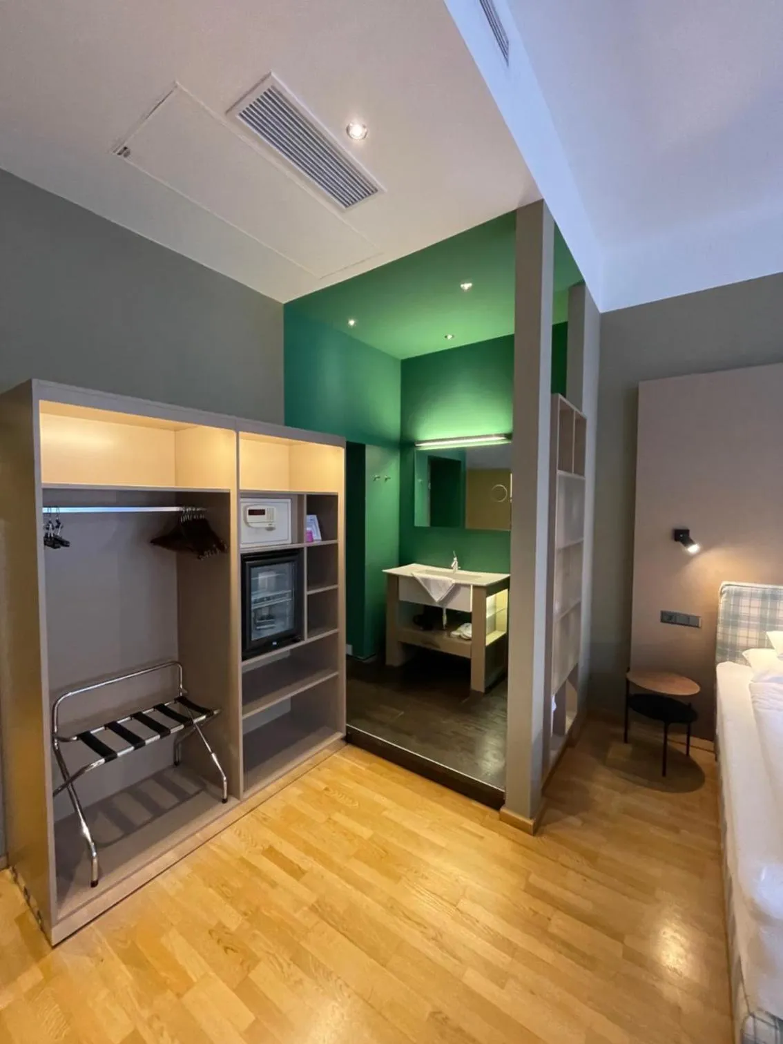 Bathroom, Bed in Hotel Rathaus - Wein & Design
