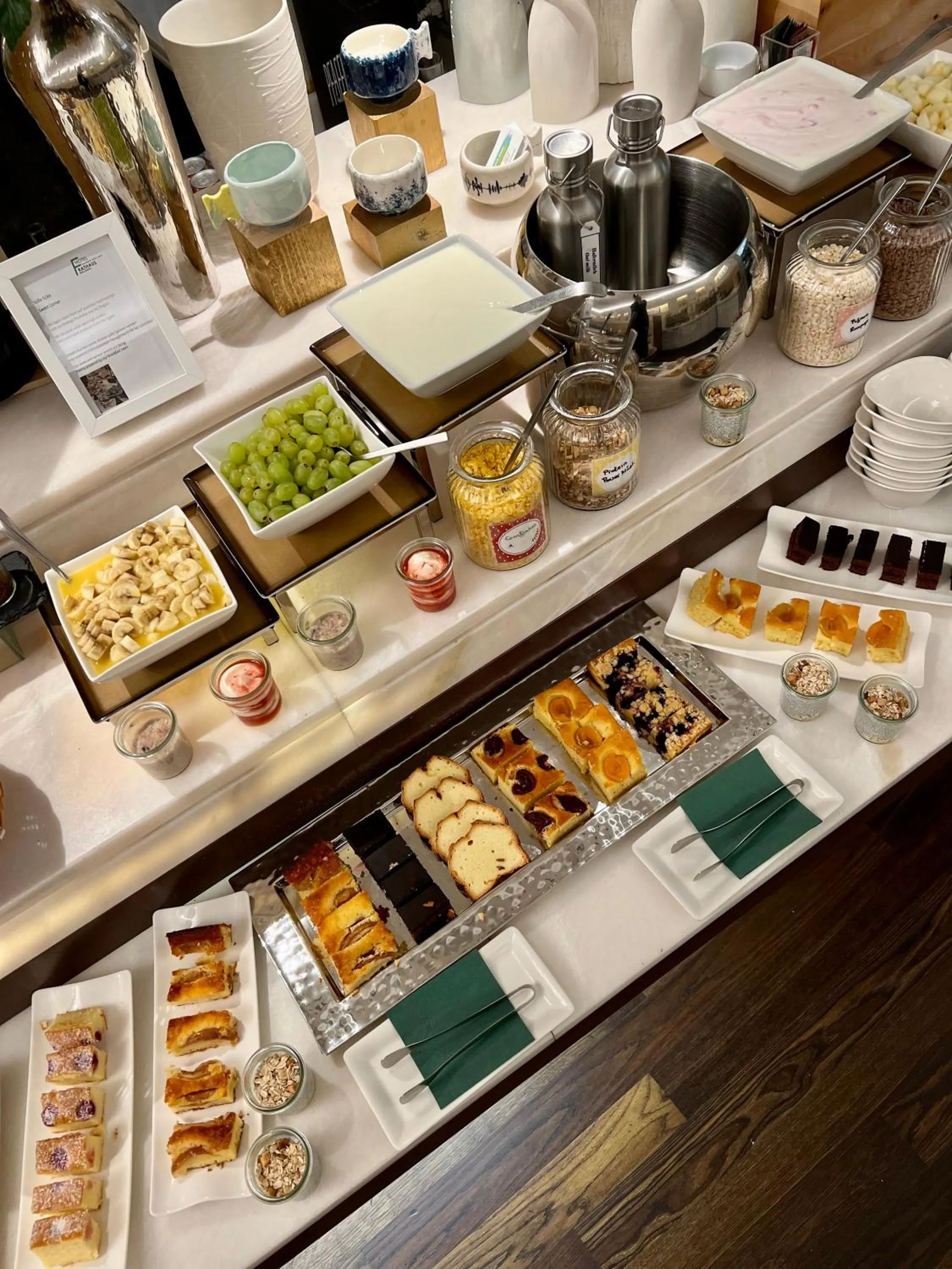 Buffet breakfast in Hotel Rathaus - Wein & Design