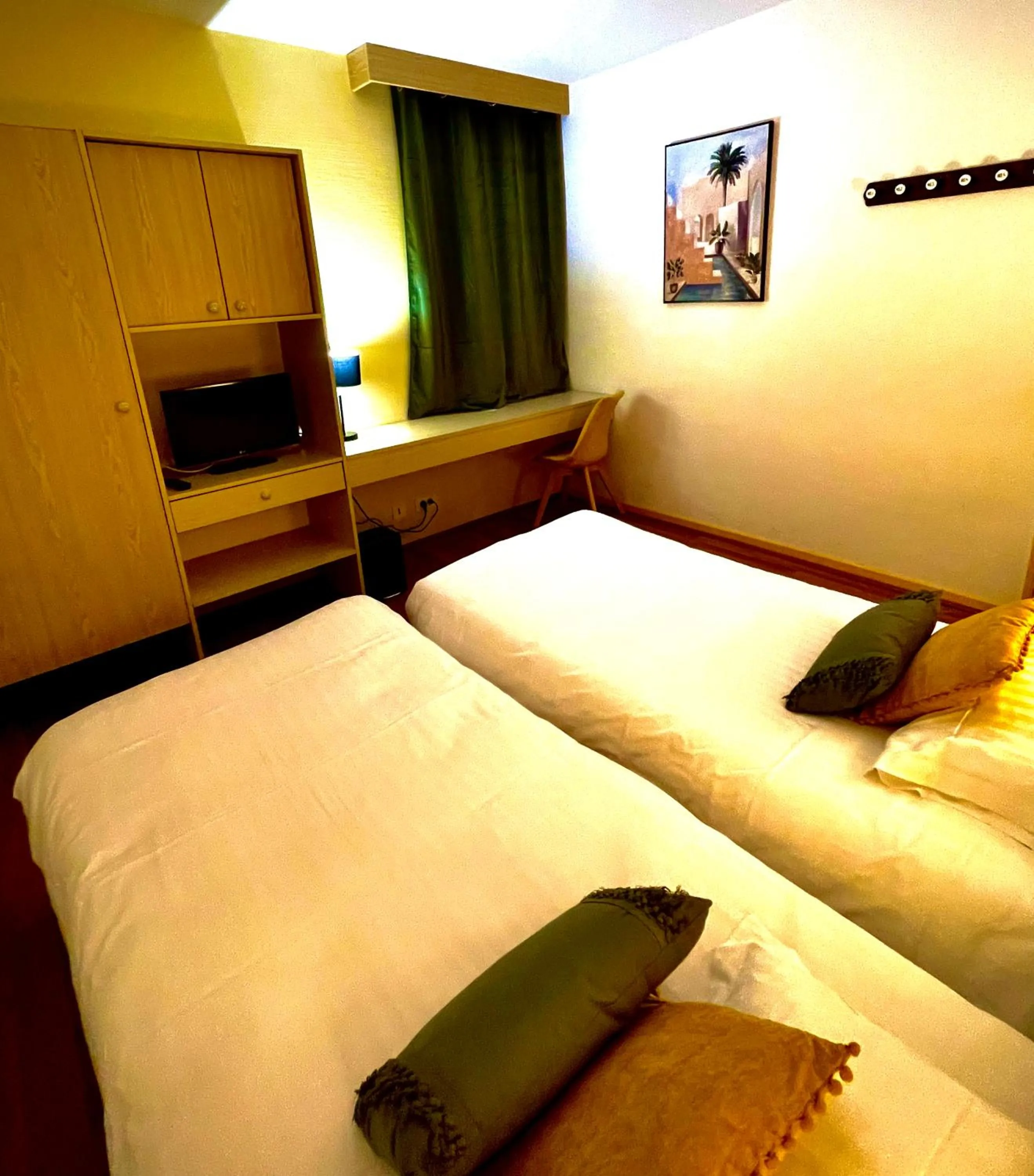 Photo of the whole room, Bed in Le Mont Brouilly