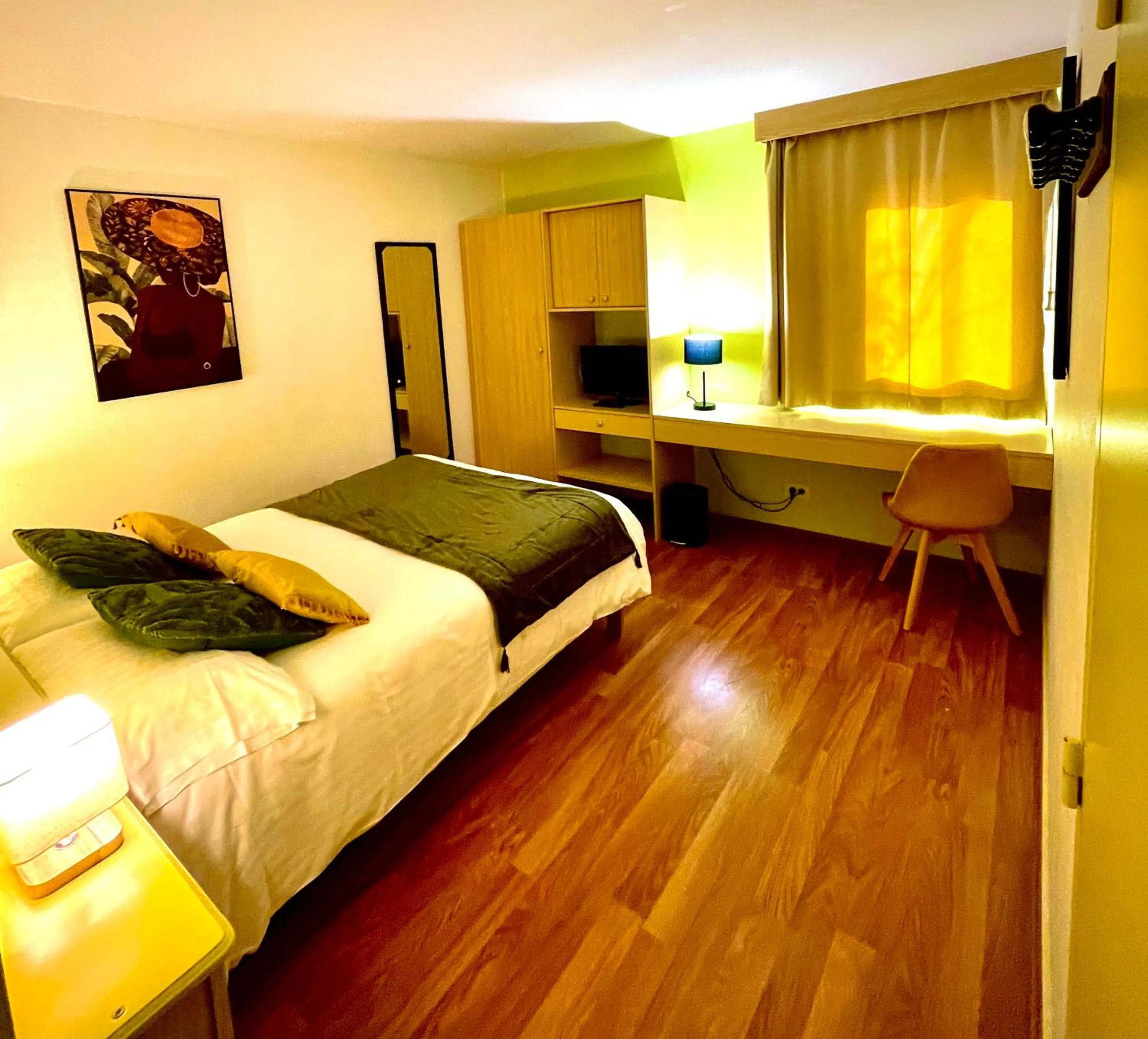 Photo of the whole room, Bed in Le Mont Brouilly