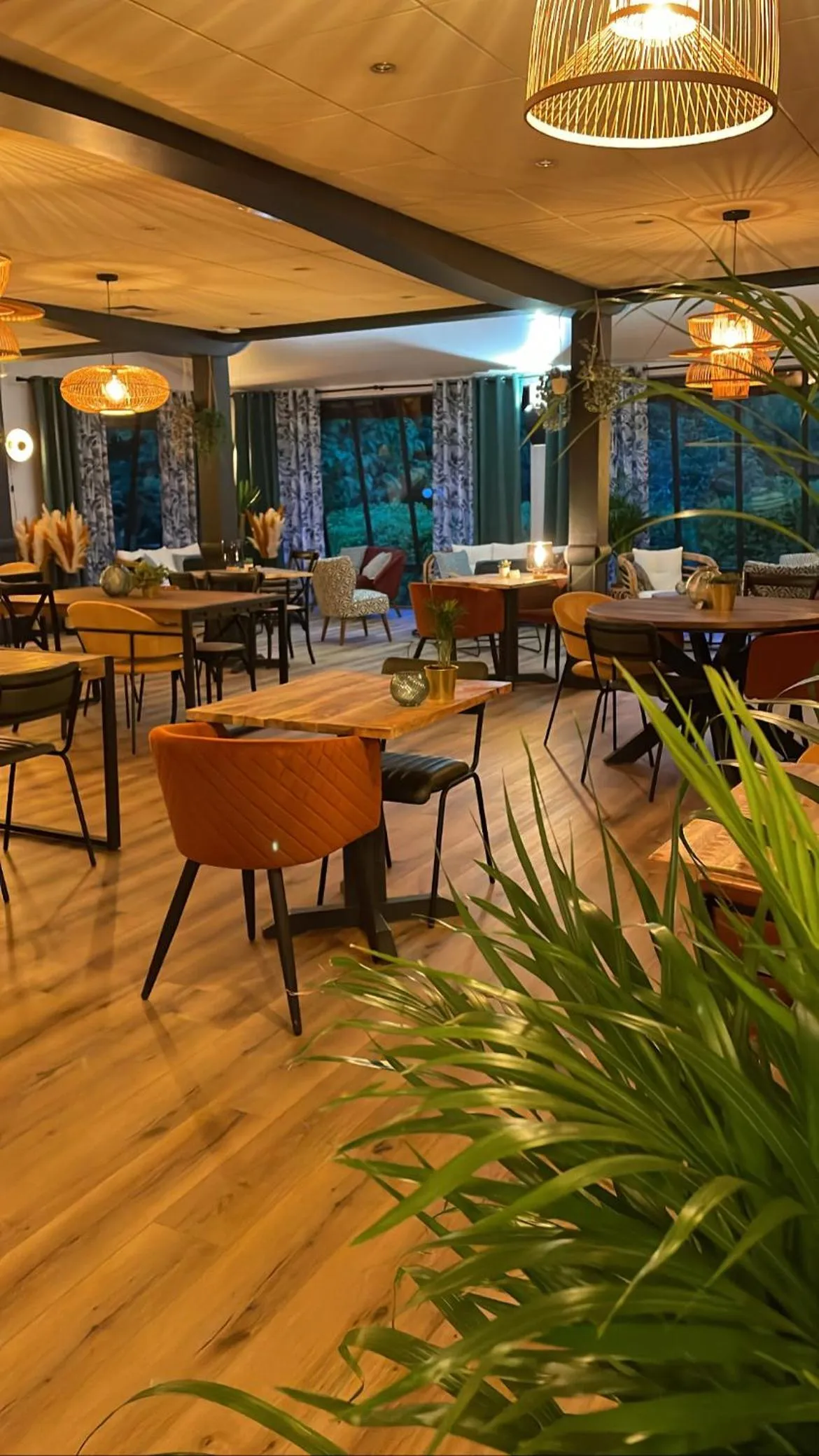 Restaurant/places to eat in Le Mont Brouilly