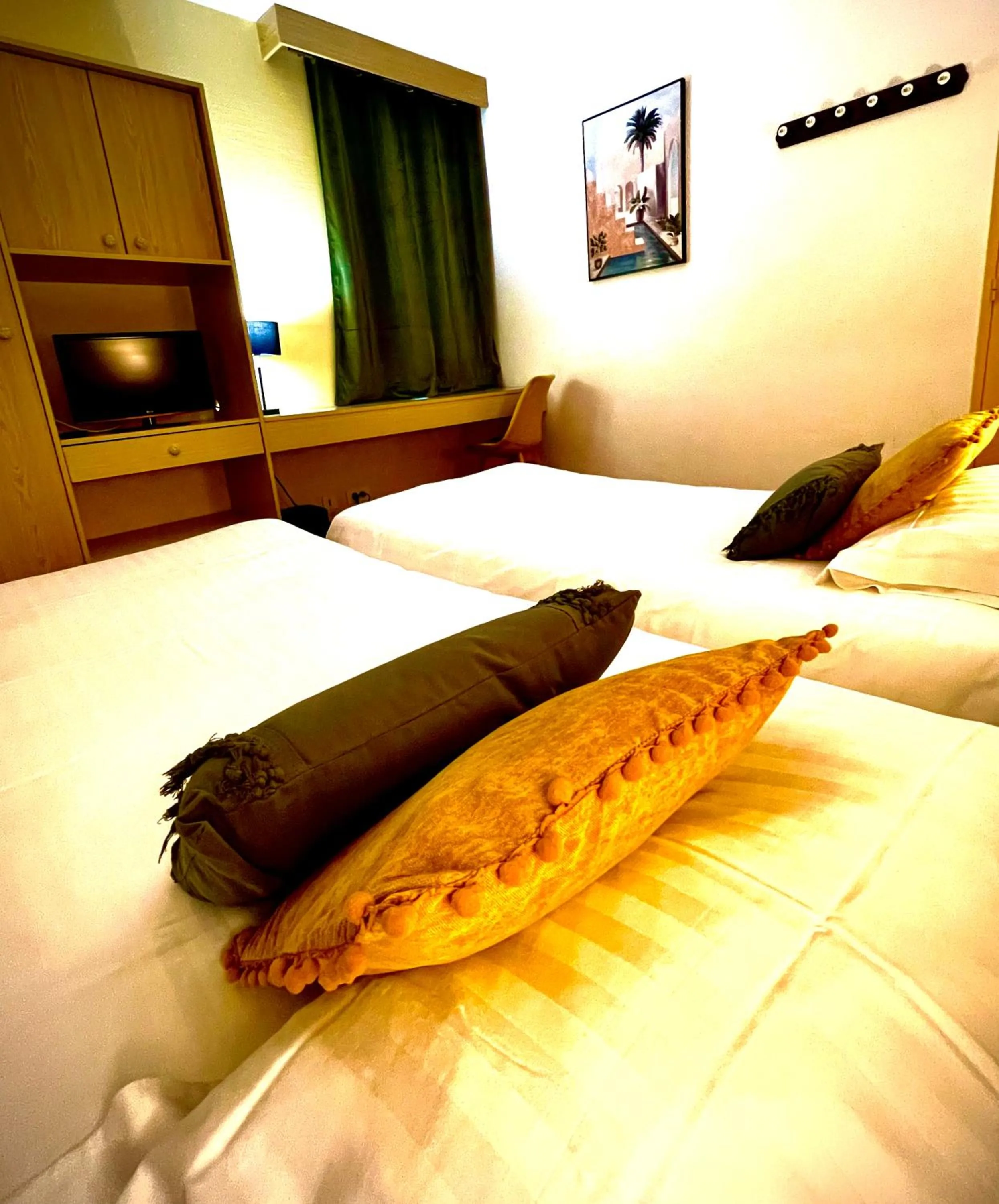 Photo of the whole room, Bed in Le Mont Brouilly