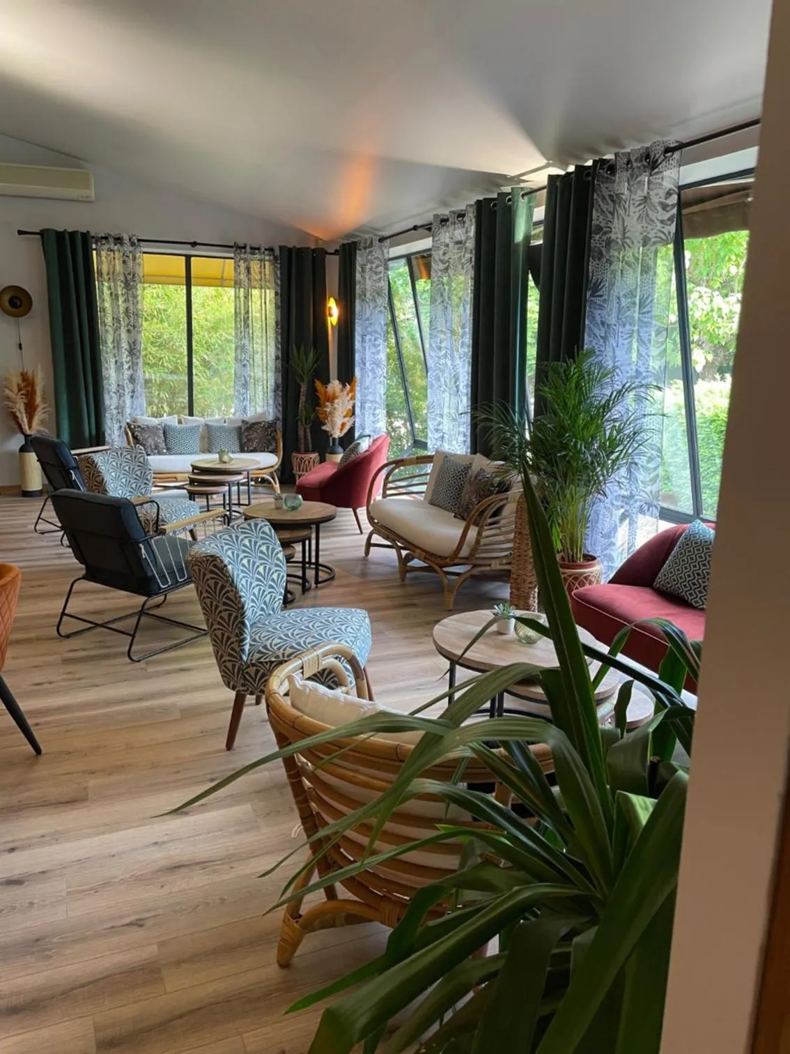 Restaurant/places to eat in Le Mont Brouilly