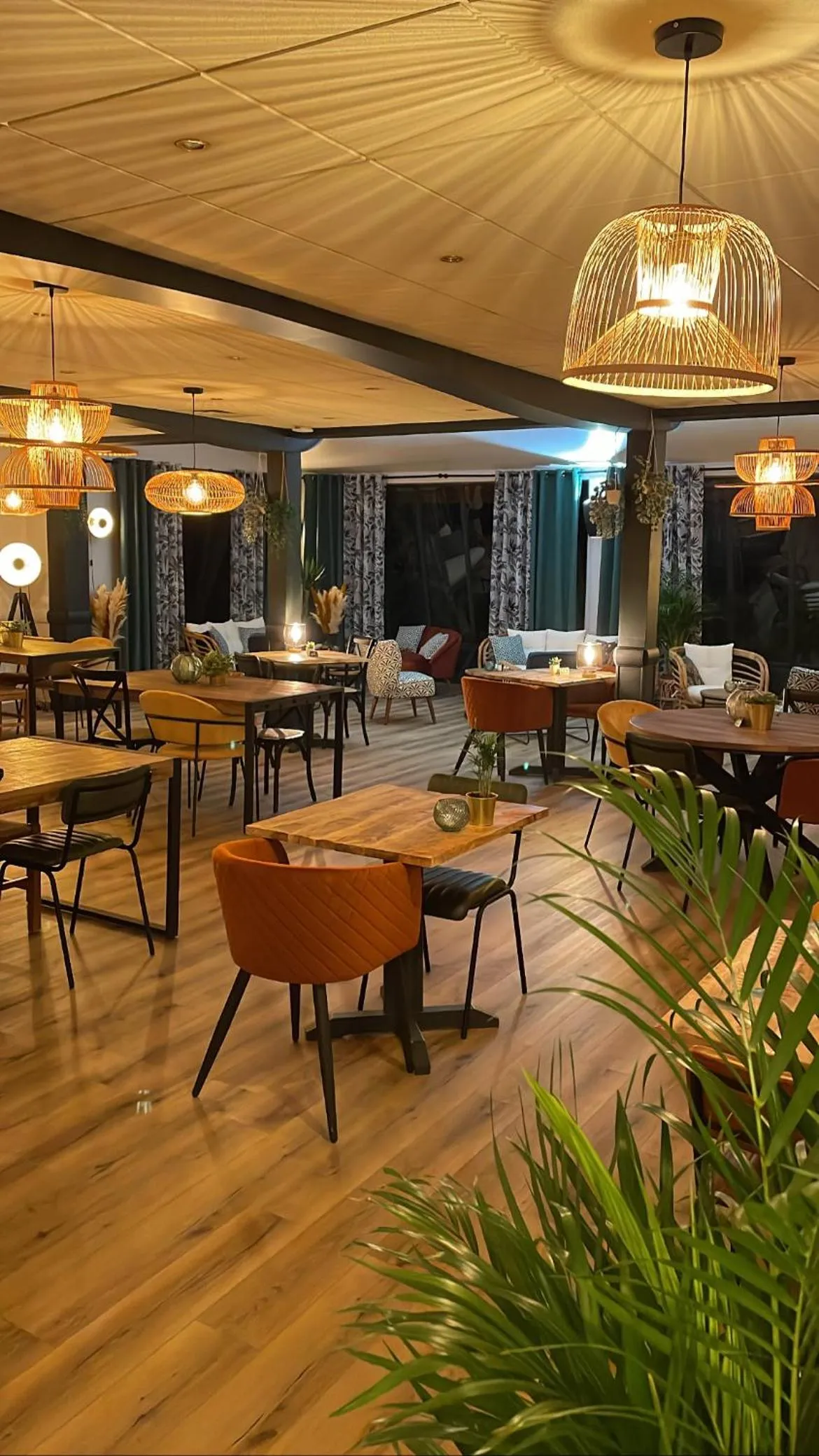 Restaurant/places to eat in Le Mont Brouilly