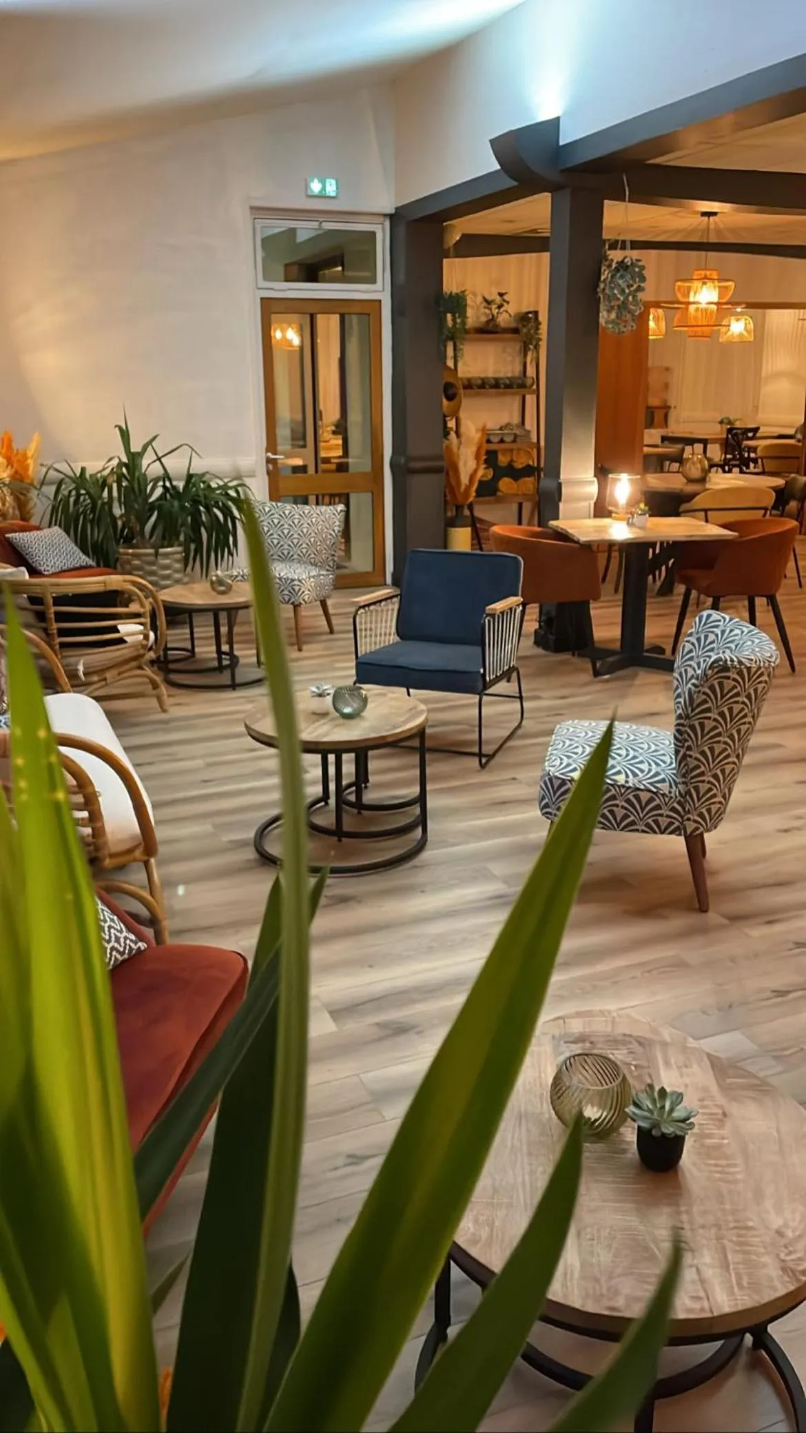 Restaurant/places to eat in Le Mont Brouilly