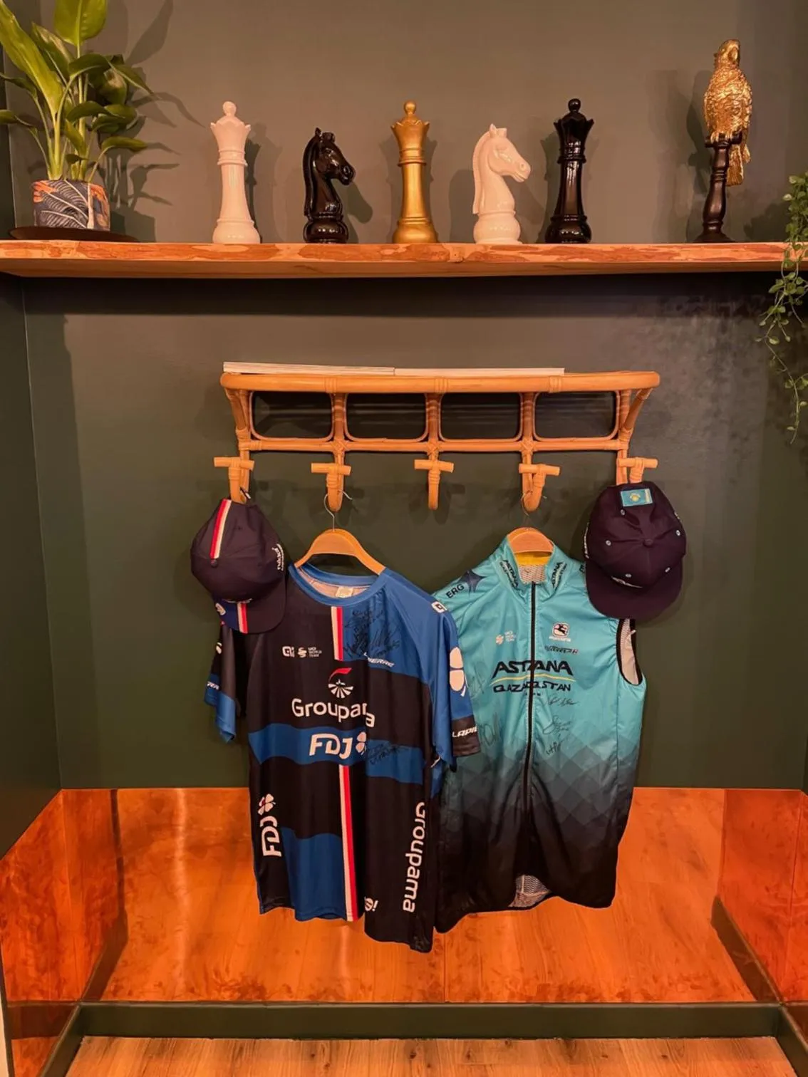 Restaurant/places to eat in Le Mont Brouilly