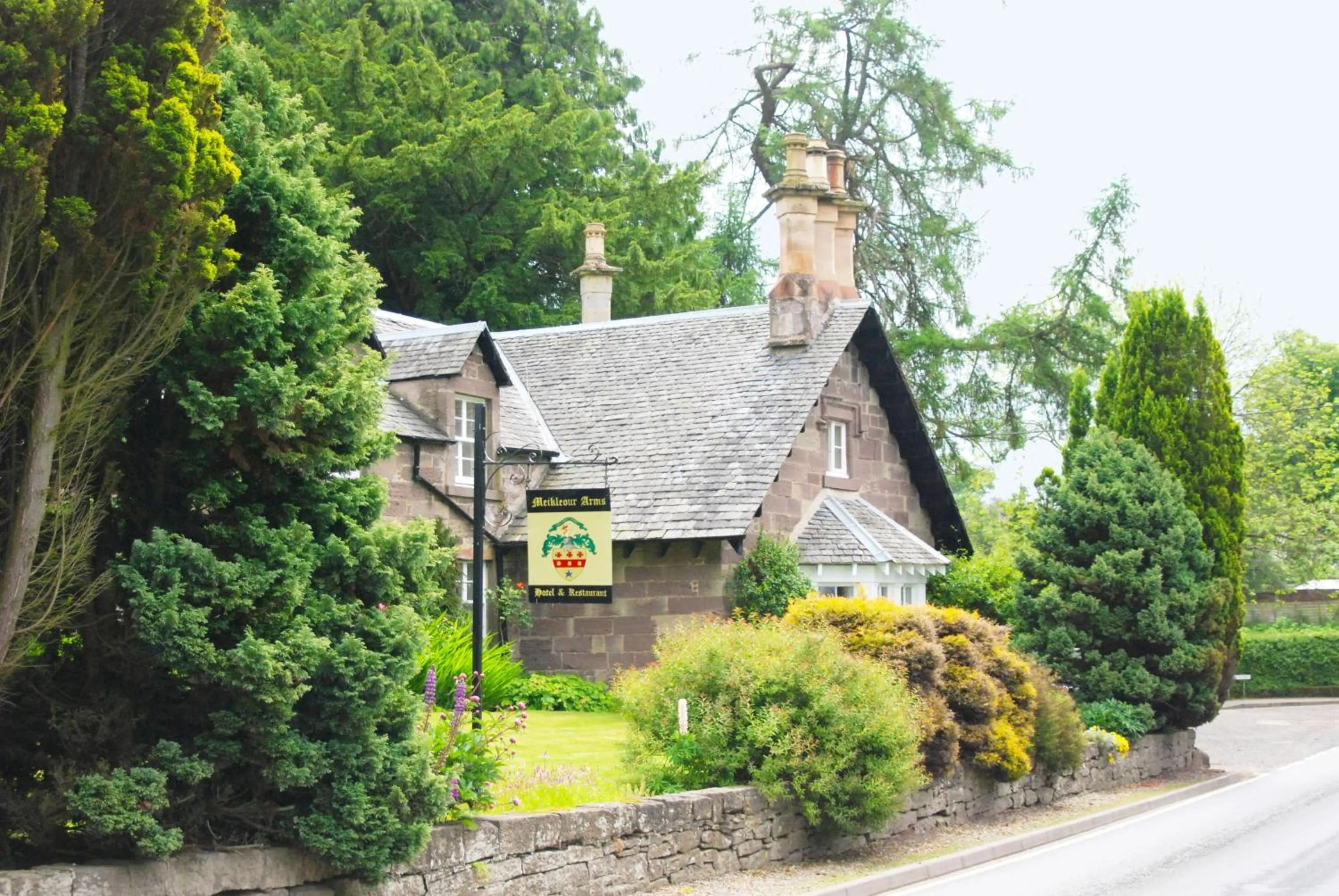 Property building in Meikleour Arms Hotel & Restaurant