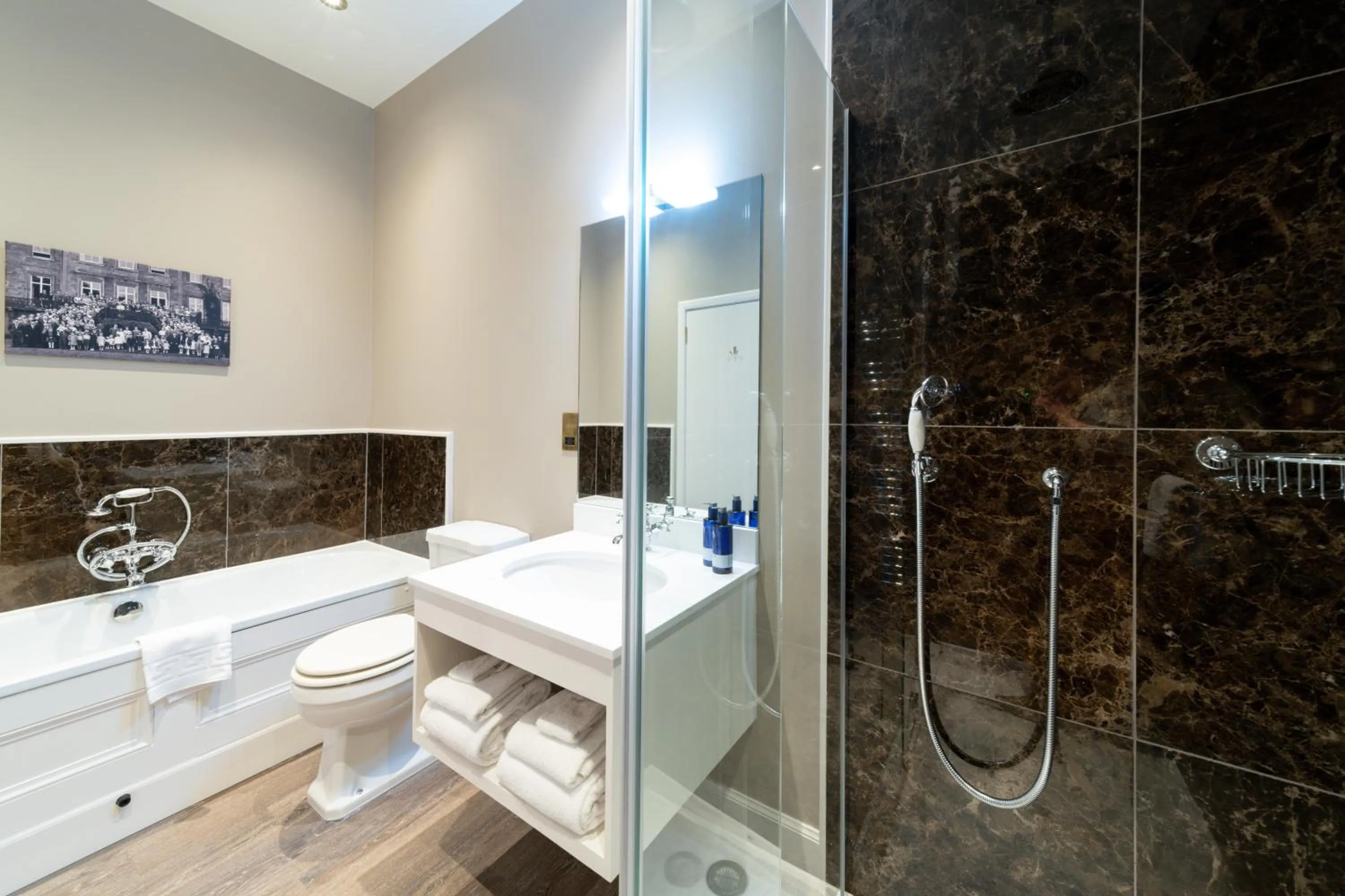 Bathroom in Meikleour Arms Hotel & Restaurant