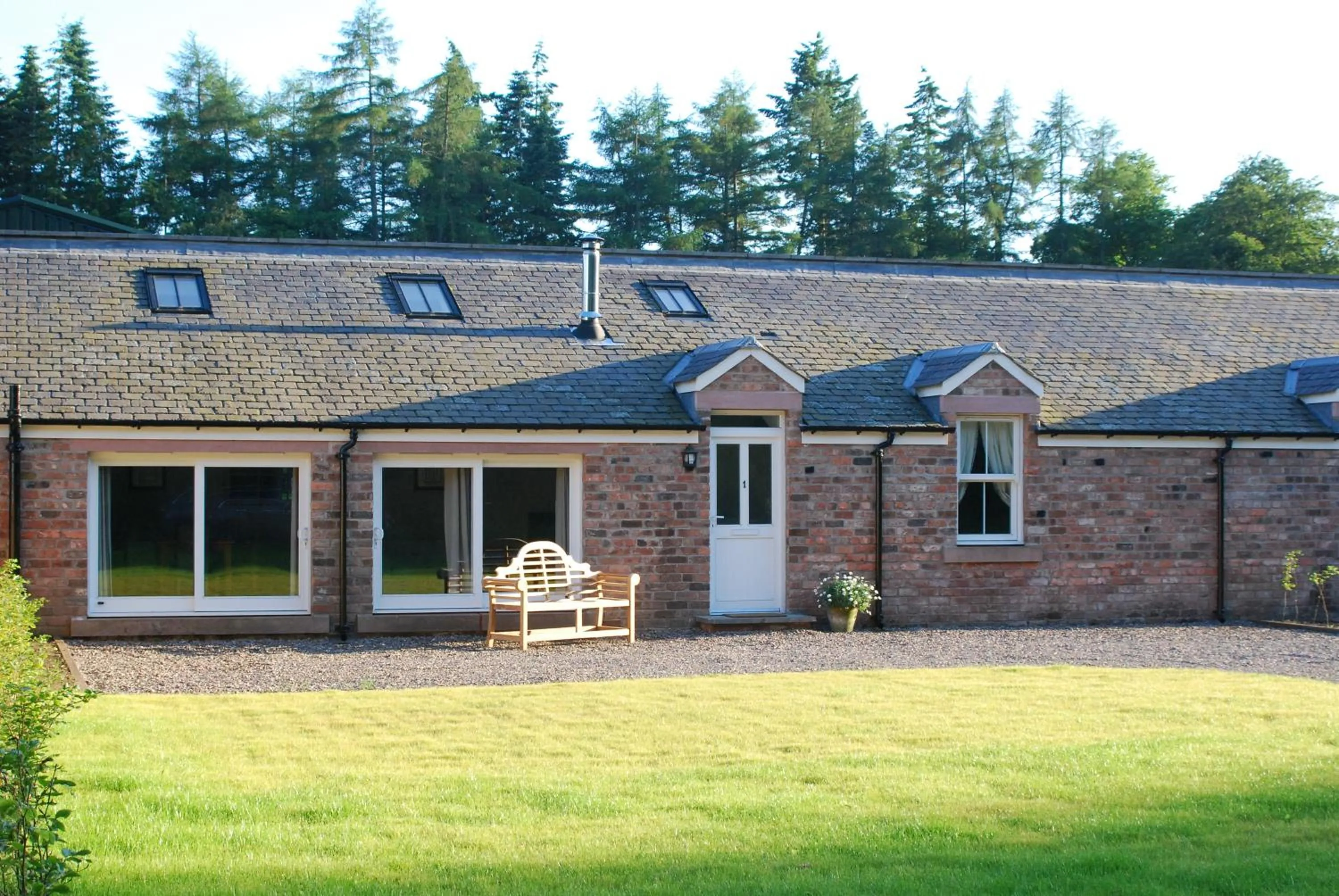 Garden in Meikleour Arms Hotel & Restaurant