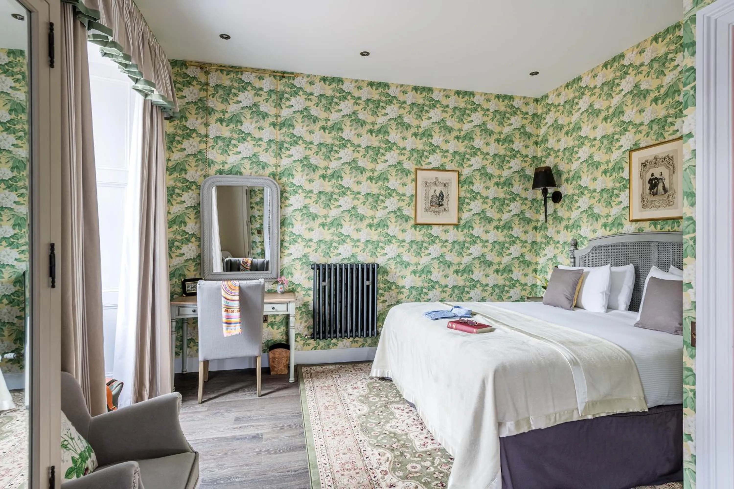 Bedroom, Bed in Meikleour Arms Hotel & Restaurant