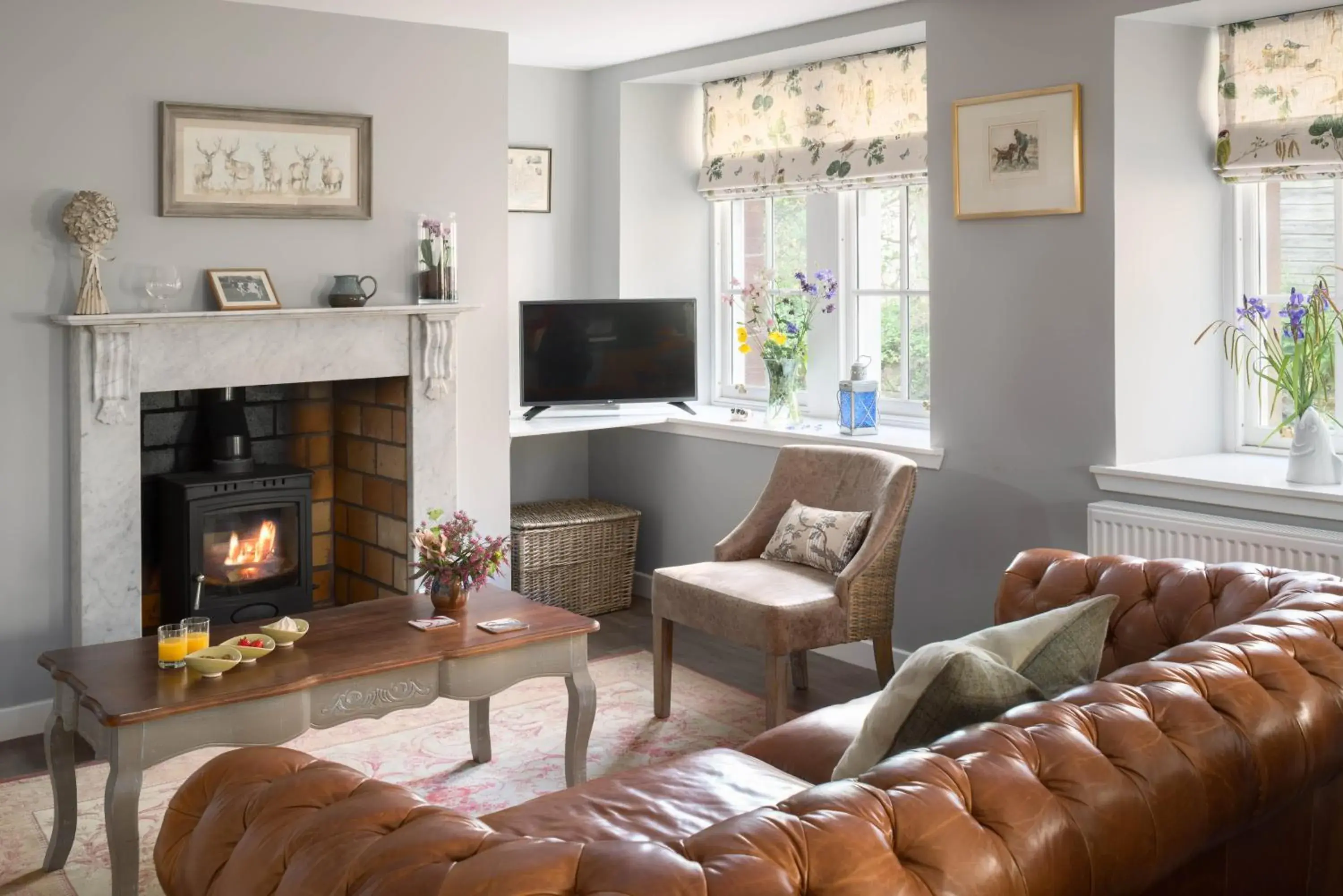 Three-Bedroom Chalet in Meikleour Arms Hotel & Restaurant Three-Bedroom Chalet in Meikleour Arms Hotel & Restaurant