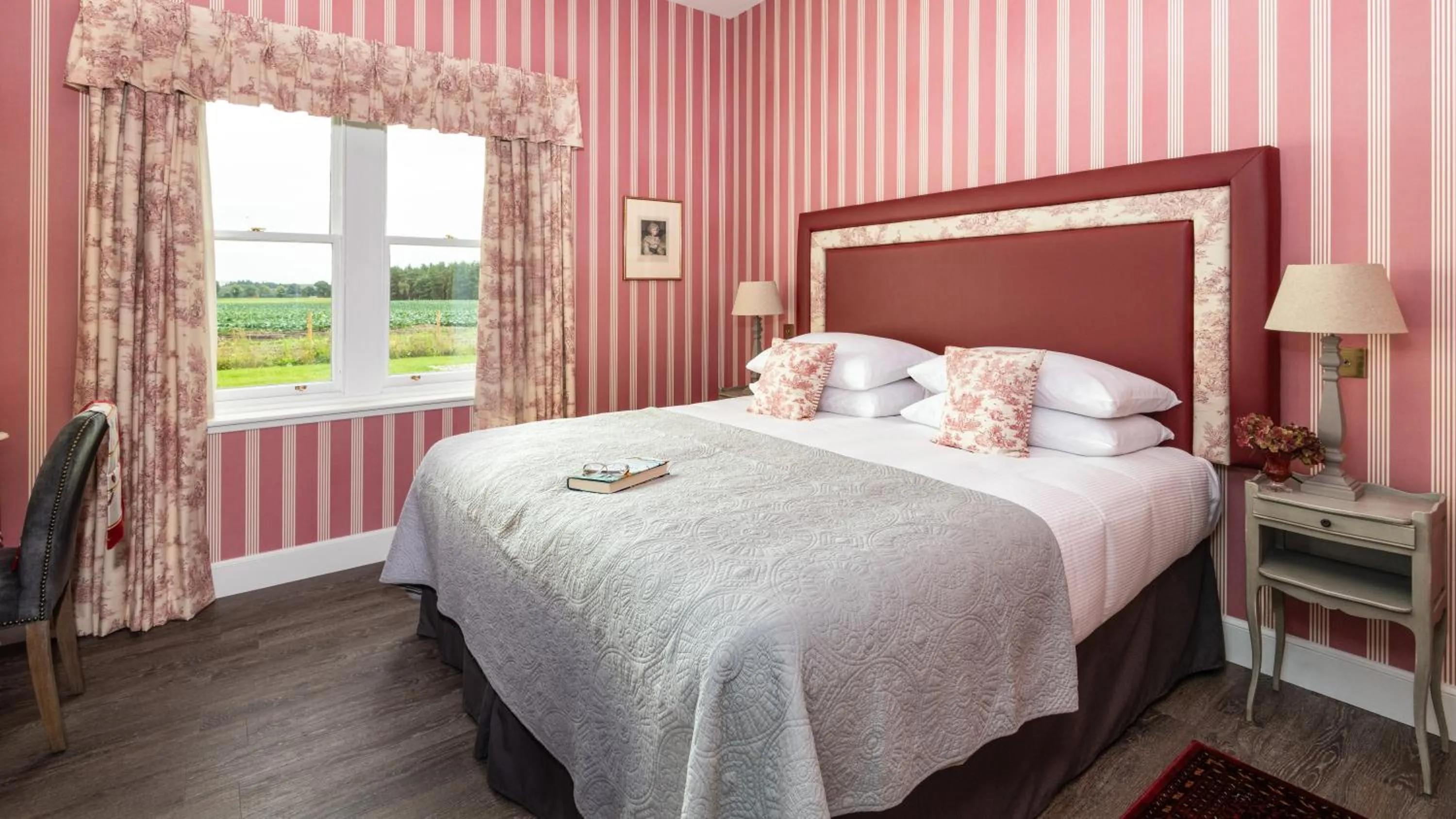 Bedroom, Bed in Meikleour Arms Hotel & Restaurant