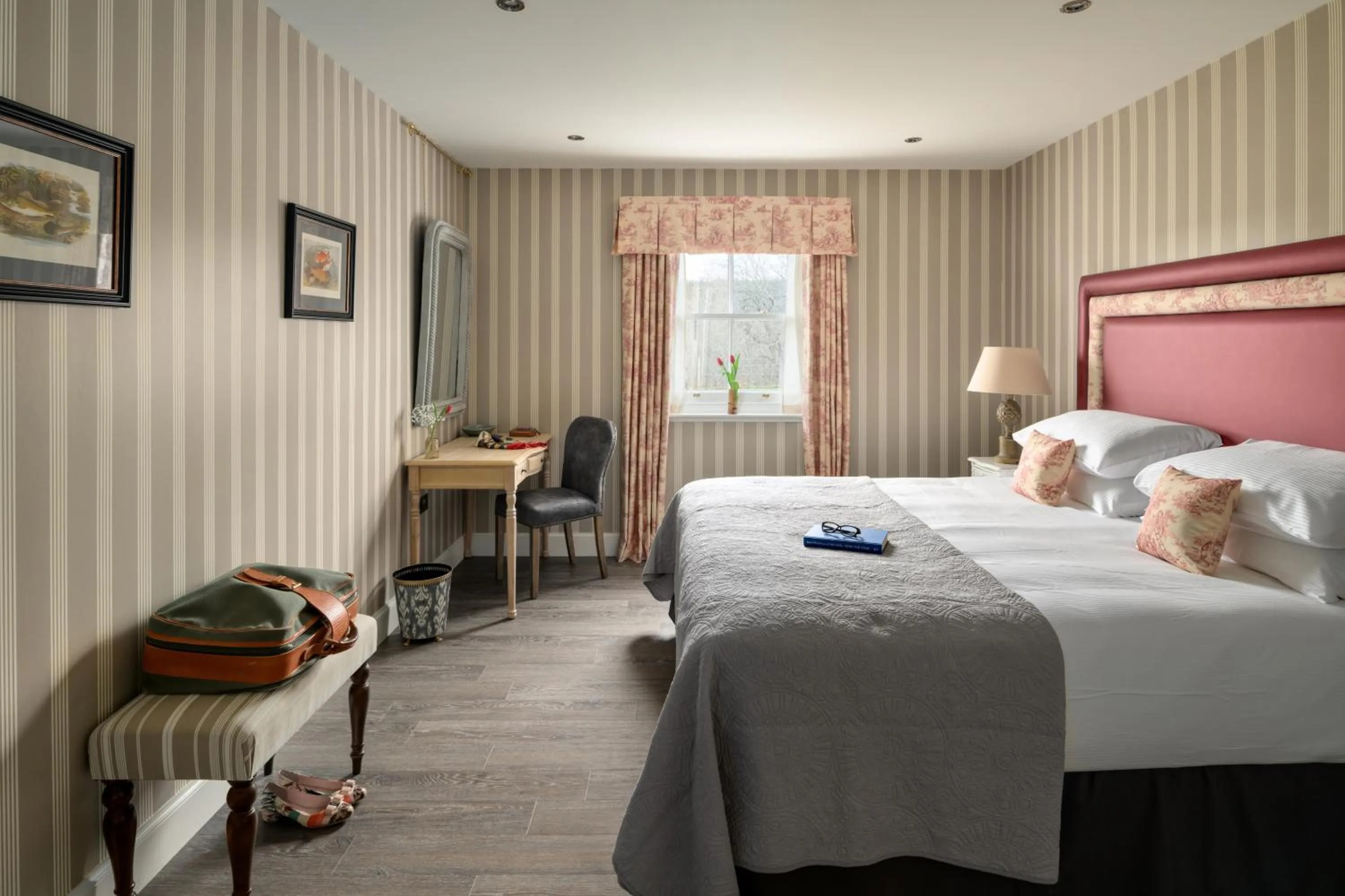 Bedroom, Bed in Meikleour Arms Hotel & Restaurant