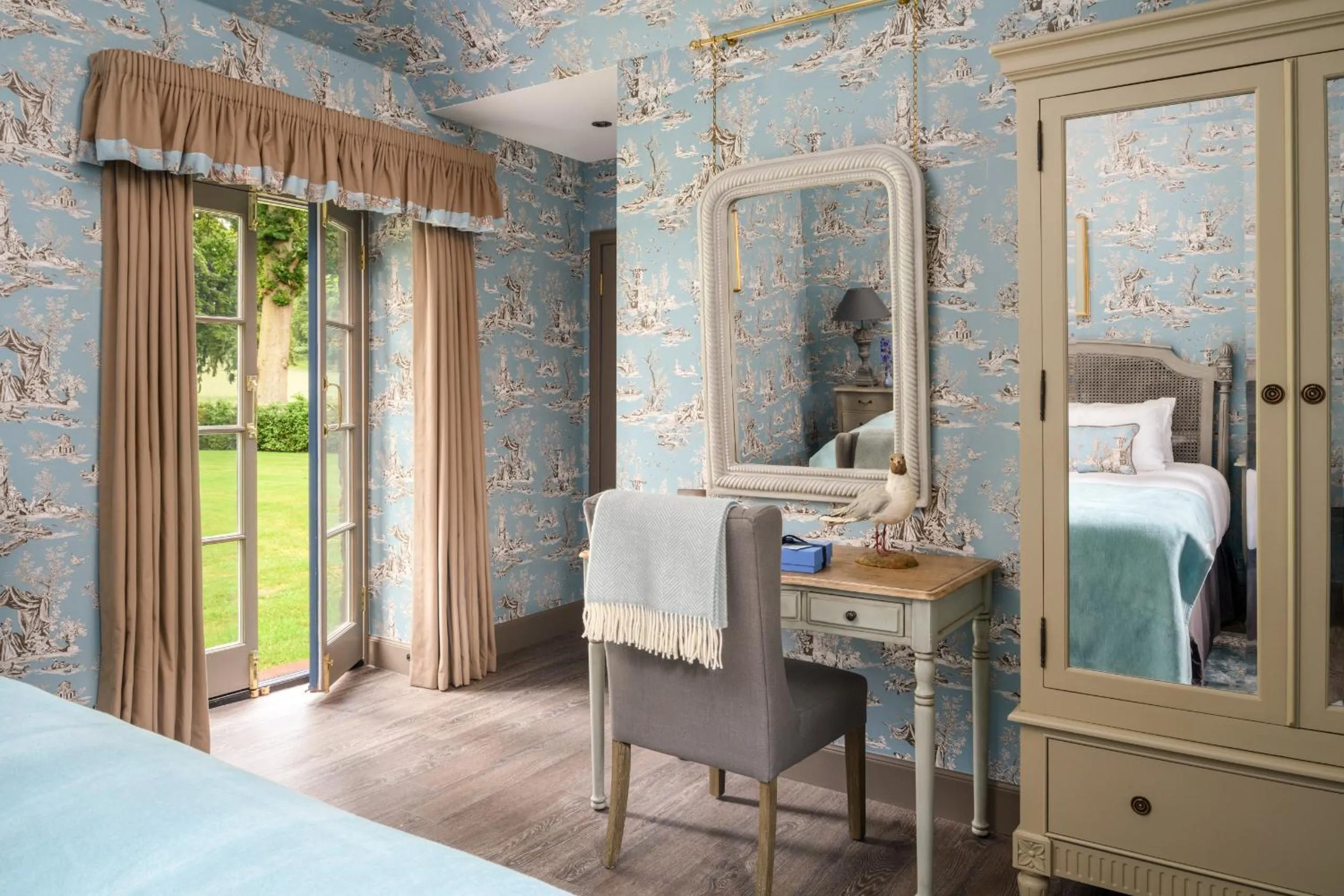 Bedroom, Bed in Meikleour Arms Hotel & Restaurant