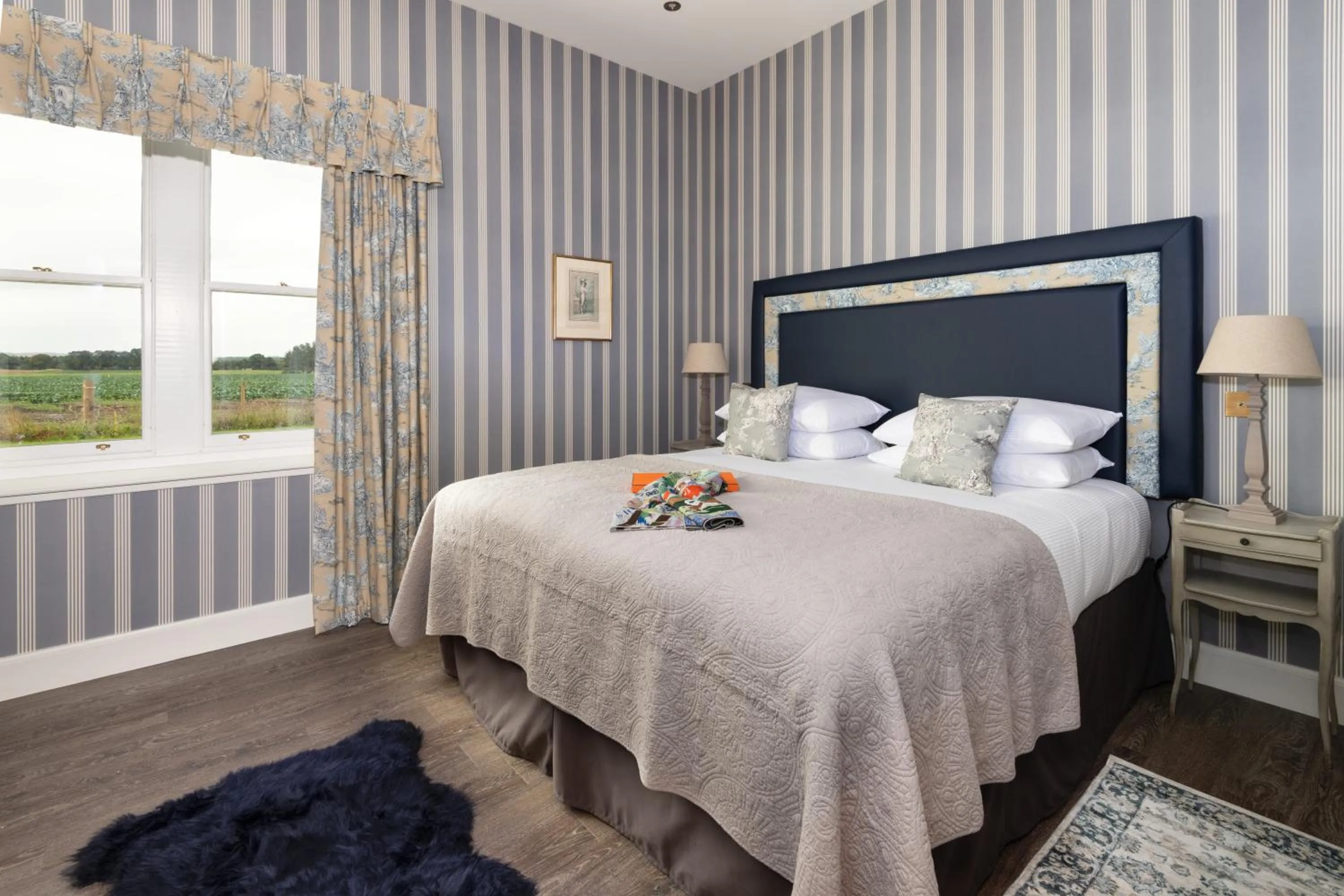 Bedroom, Bed in Meikleour Arms Hotel & Restaurant