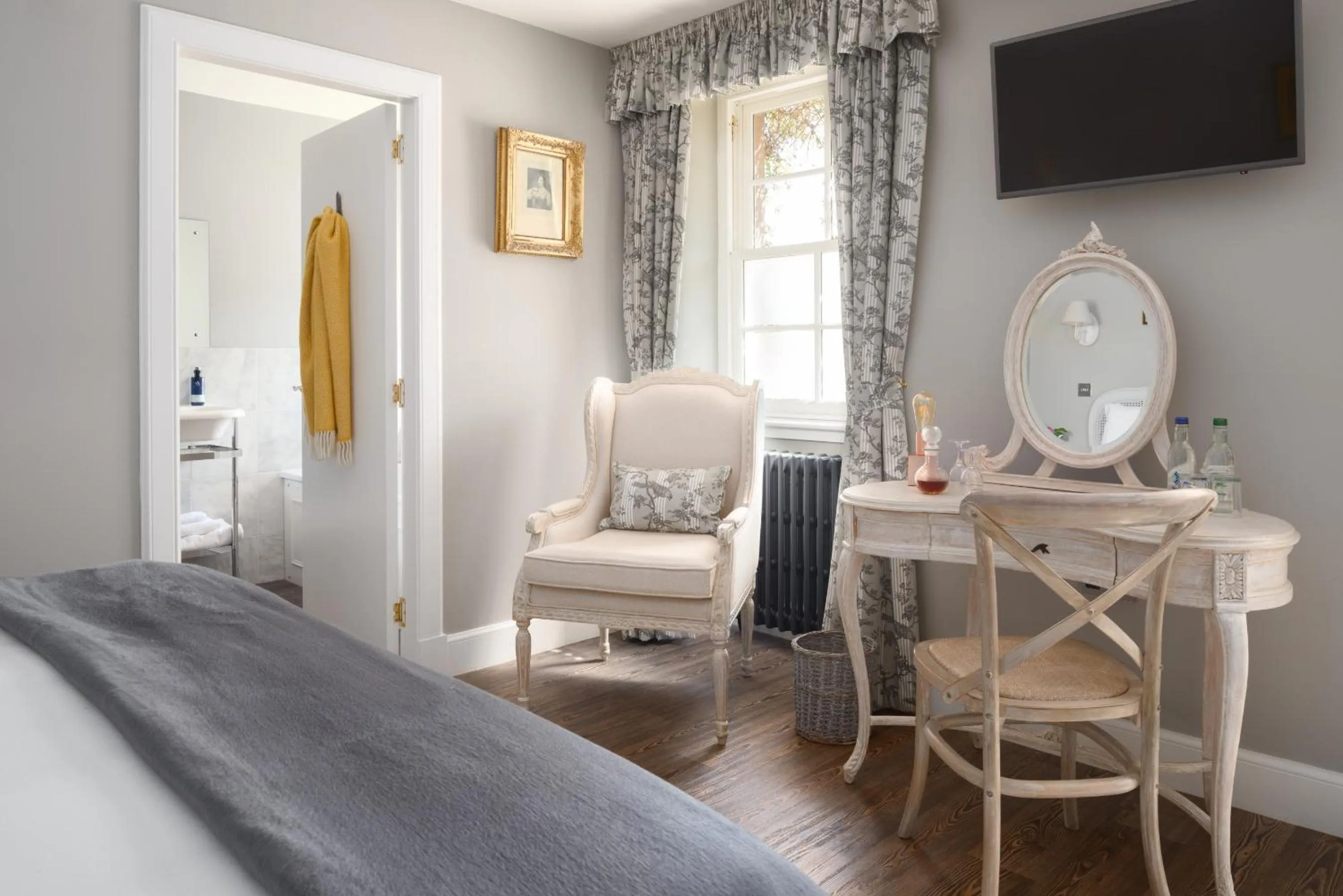 Bedroom, Bed in Meikleour Arms Hotel & Restaurant