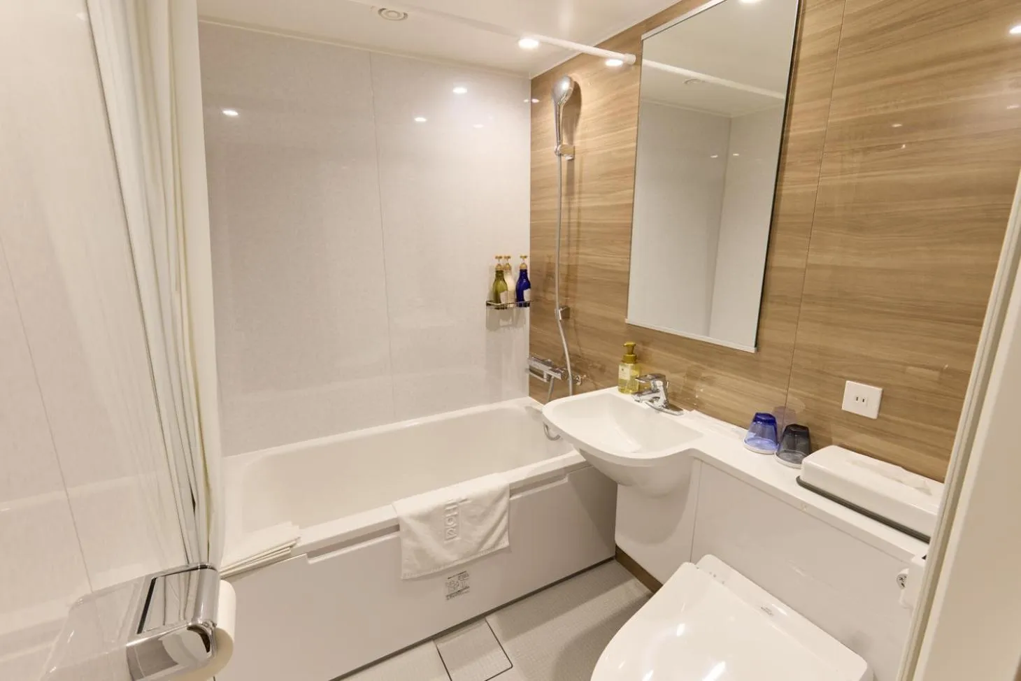 Bathroom in Ginza International Hotel