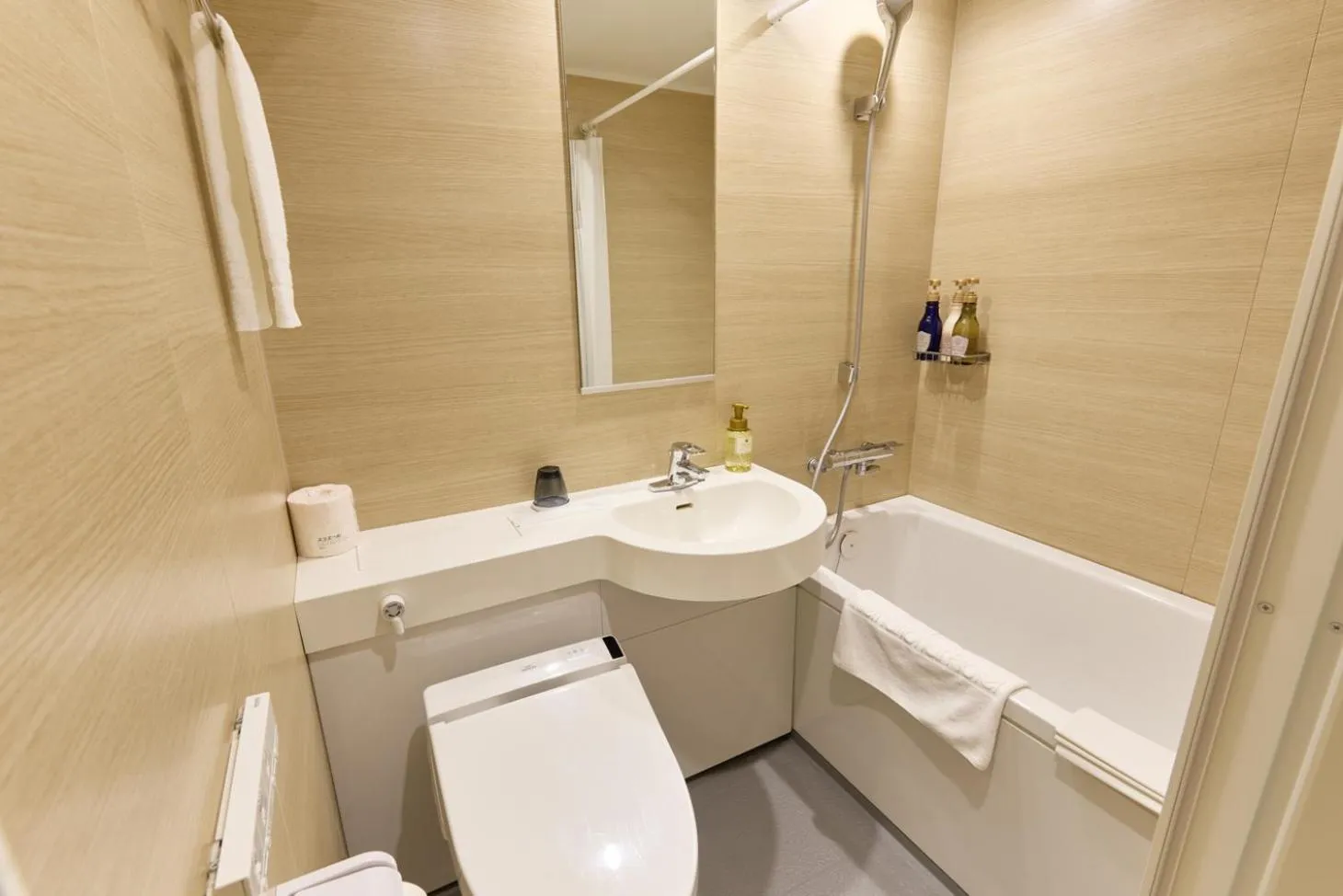 Bathroom in Ginza International Hotel