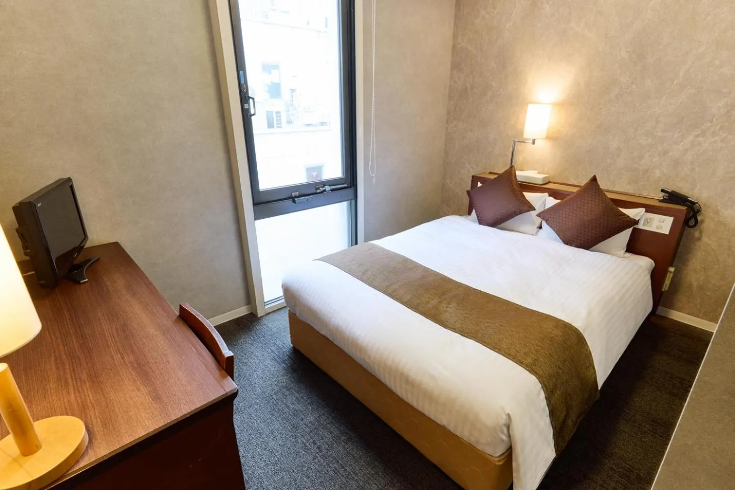 Bed in Ginza International Hotel