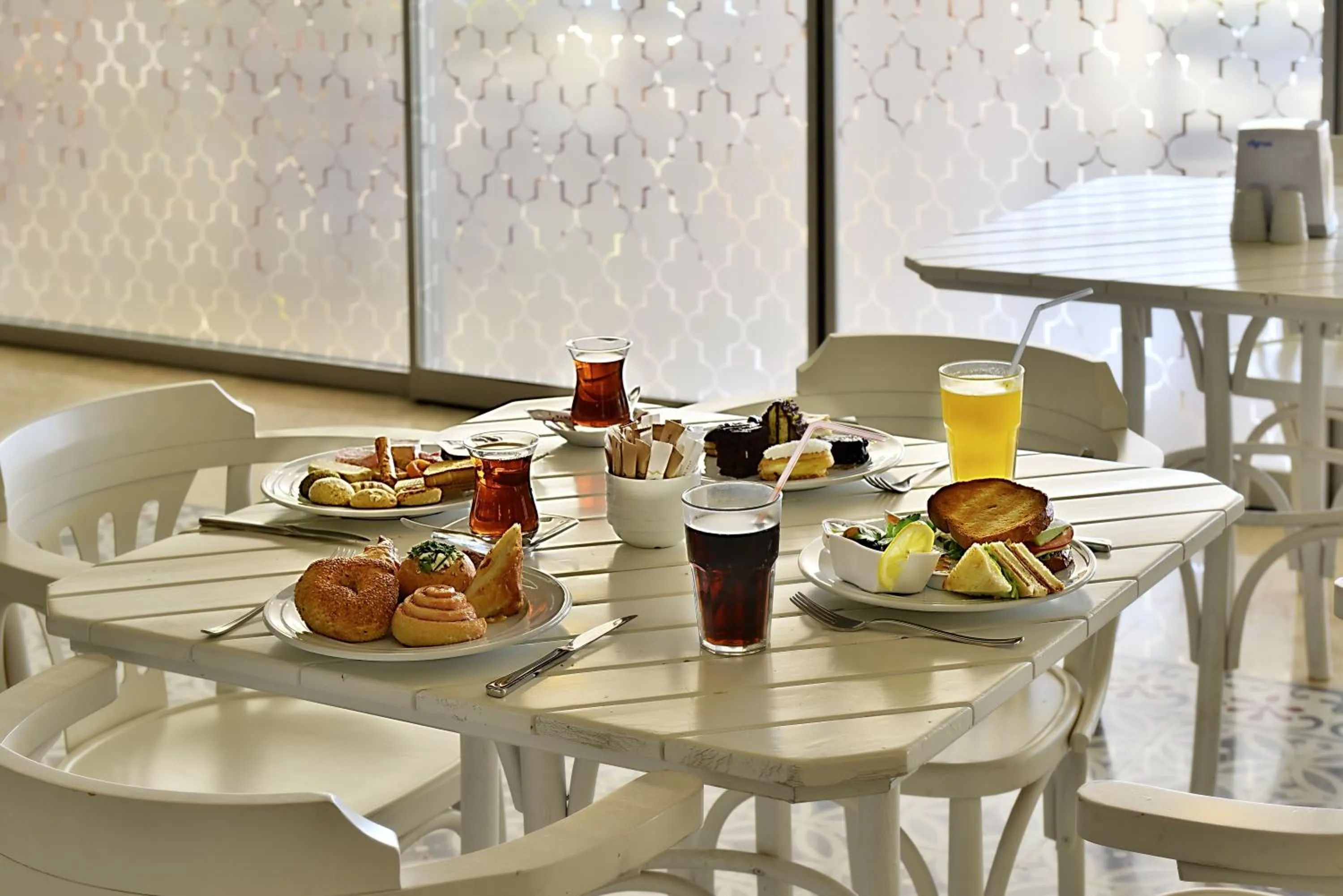 Food and drinks in Adenya Hotel & Resort Halal All Inclusive