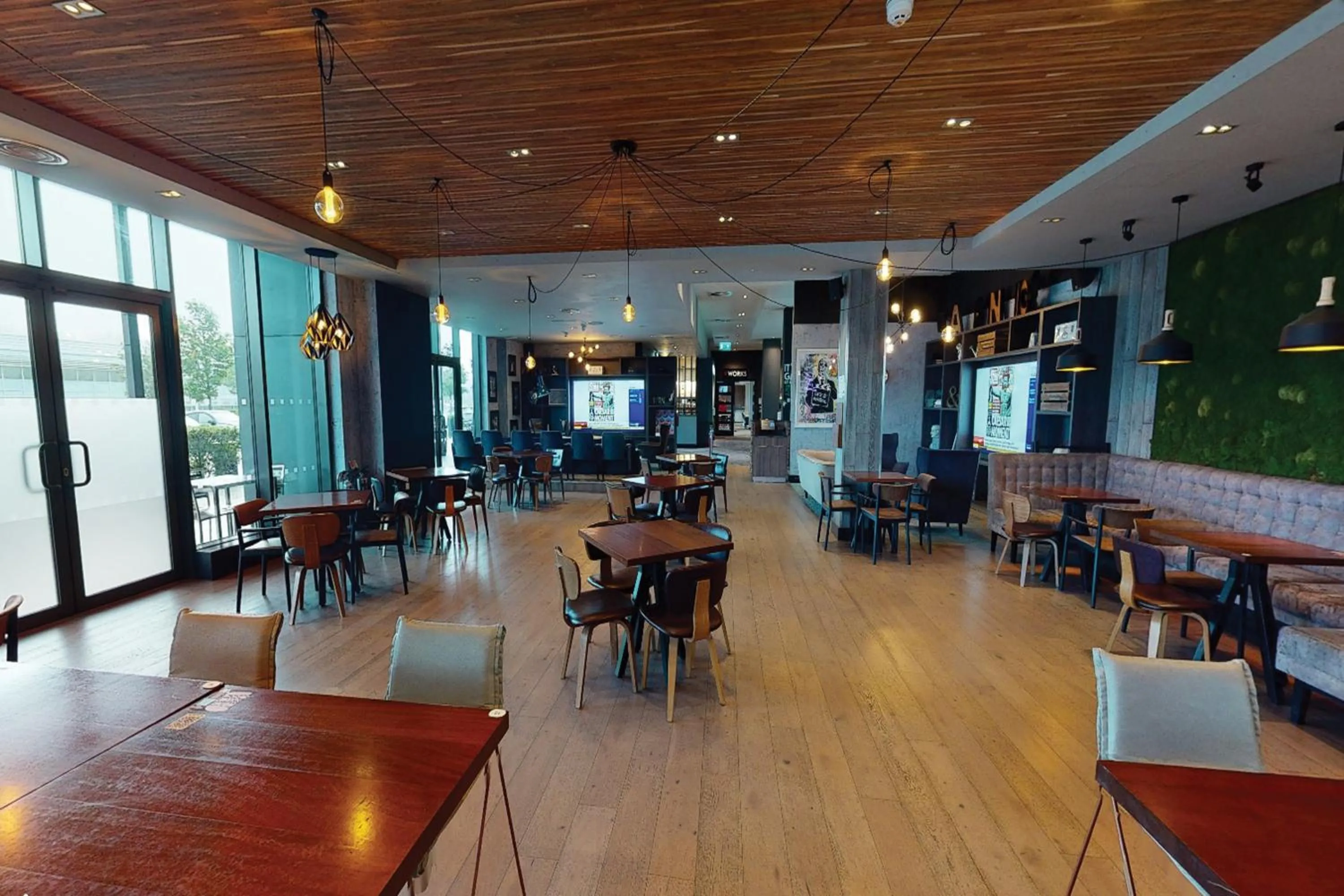 Restaurant/places to eat in Village Hotel Farnborough