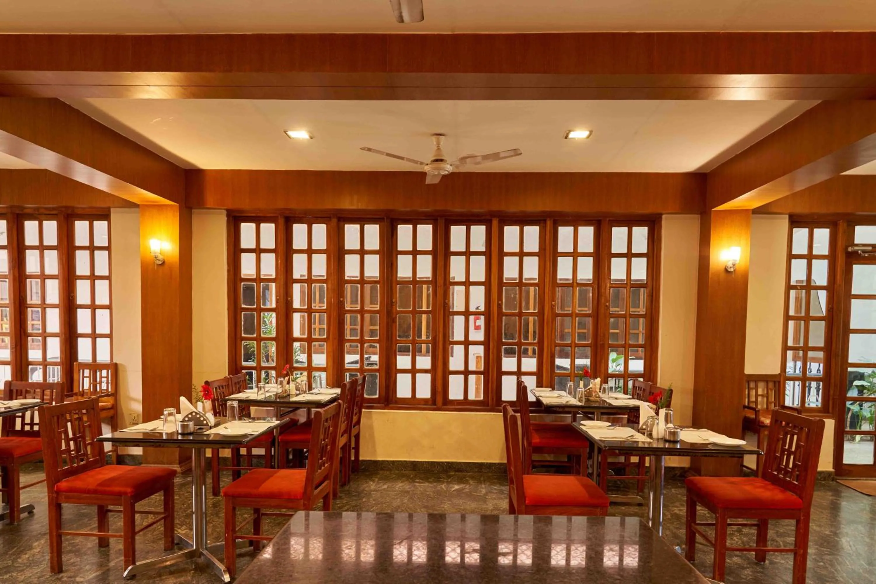 Restaurant/places to eat in Hotel Mamallaa Heritage